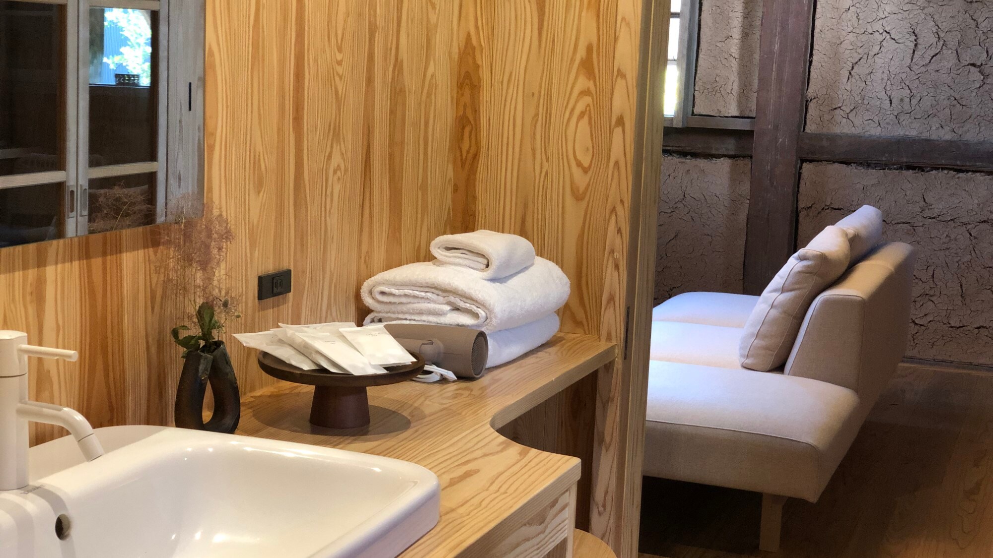 One room for rent: "Shin"