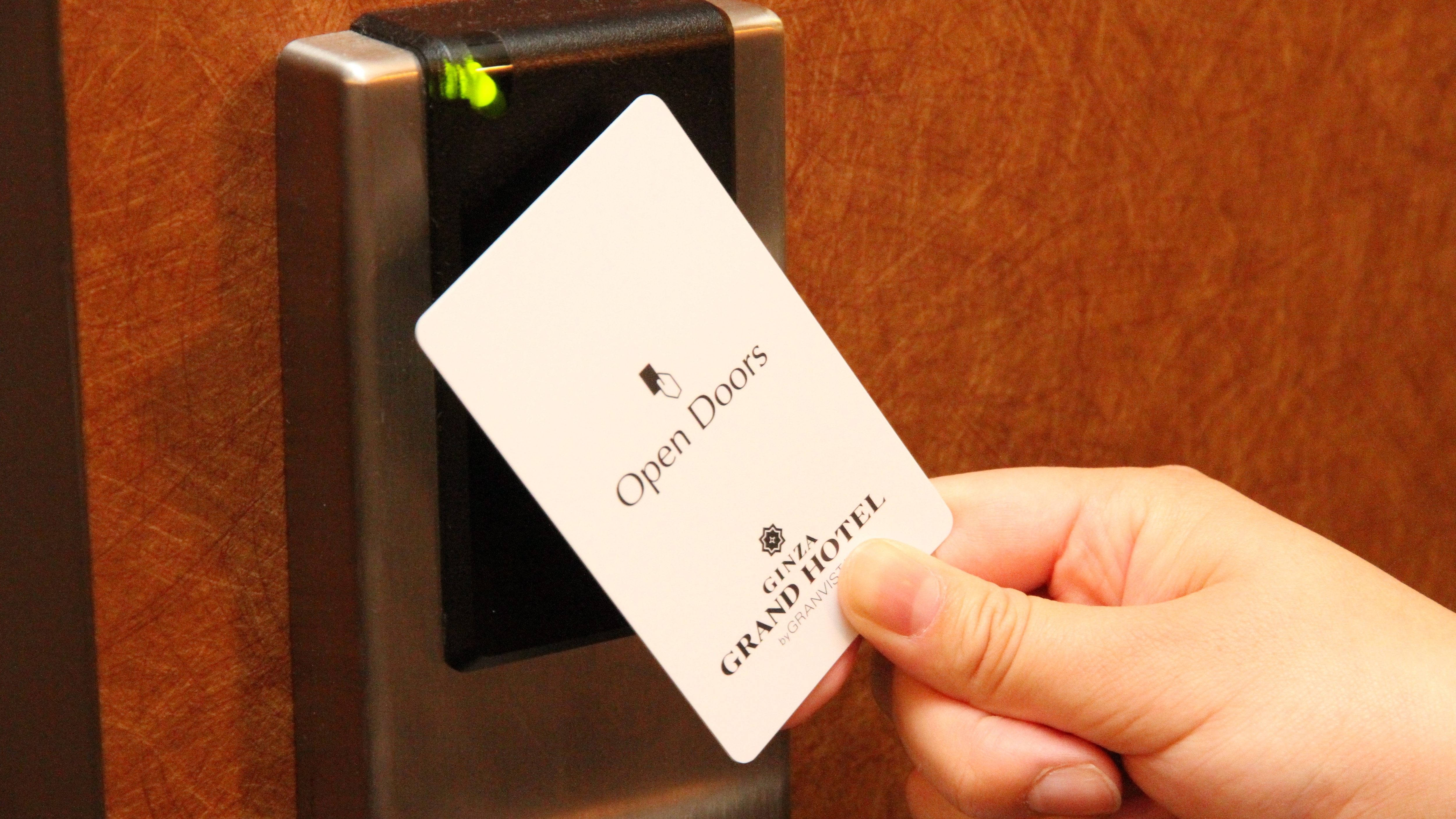 Card key (please touch when entering the room)