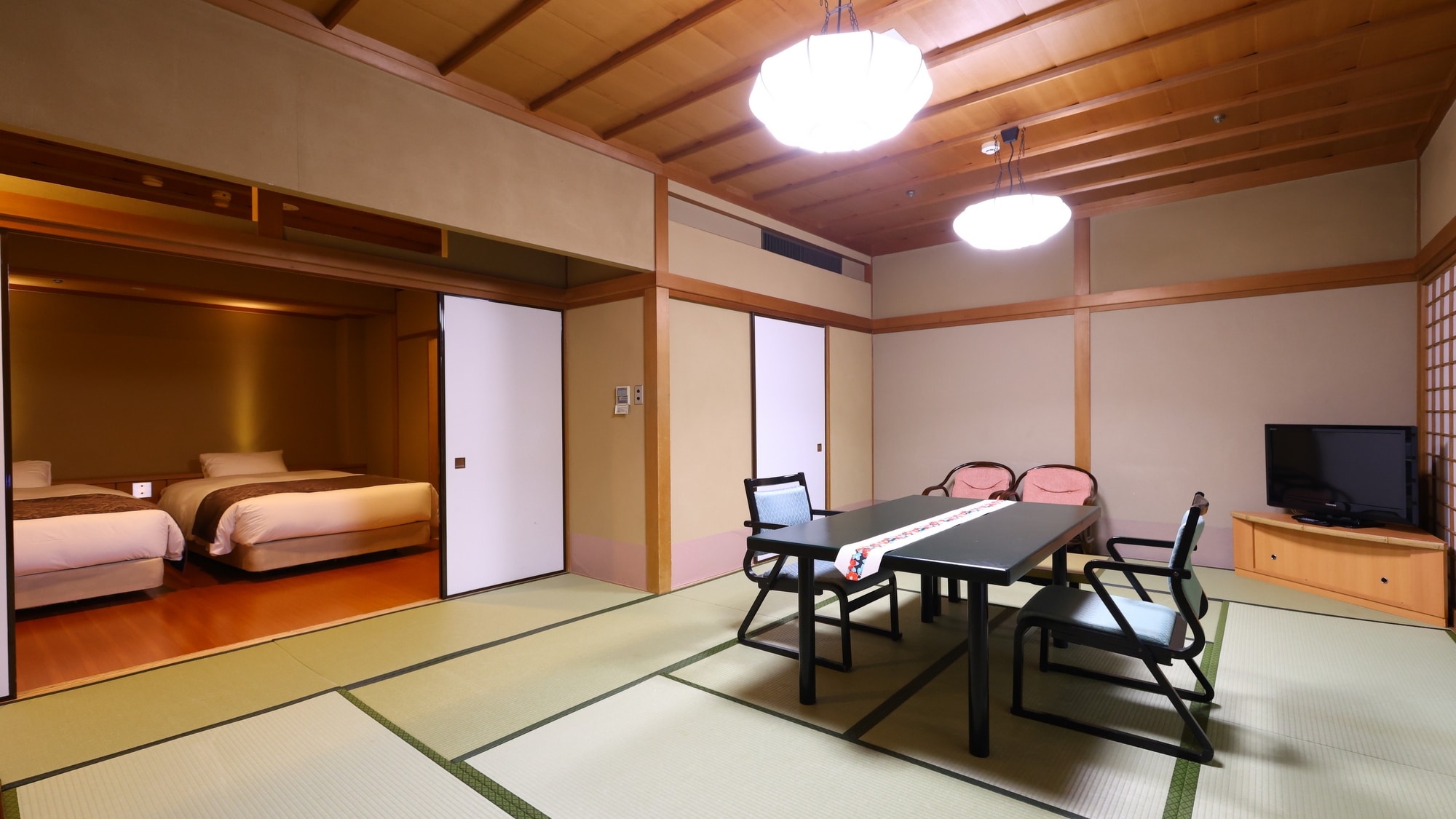 [Main Building] Japanese-Western style room, 70 sq m (with private bath)