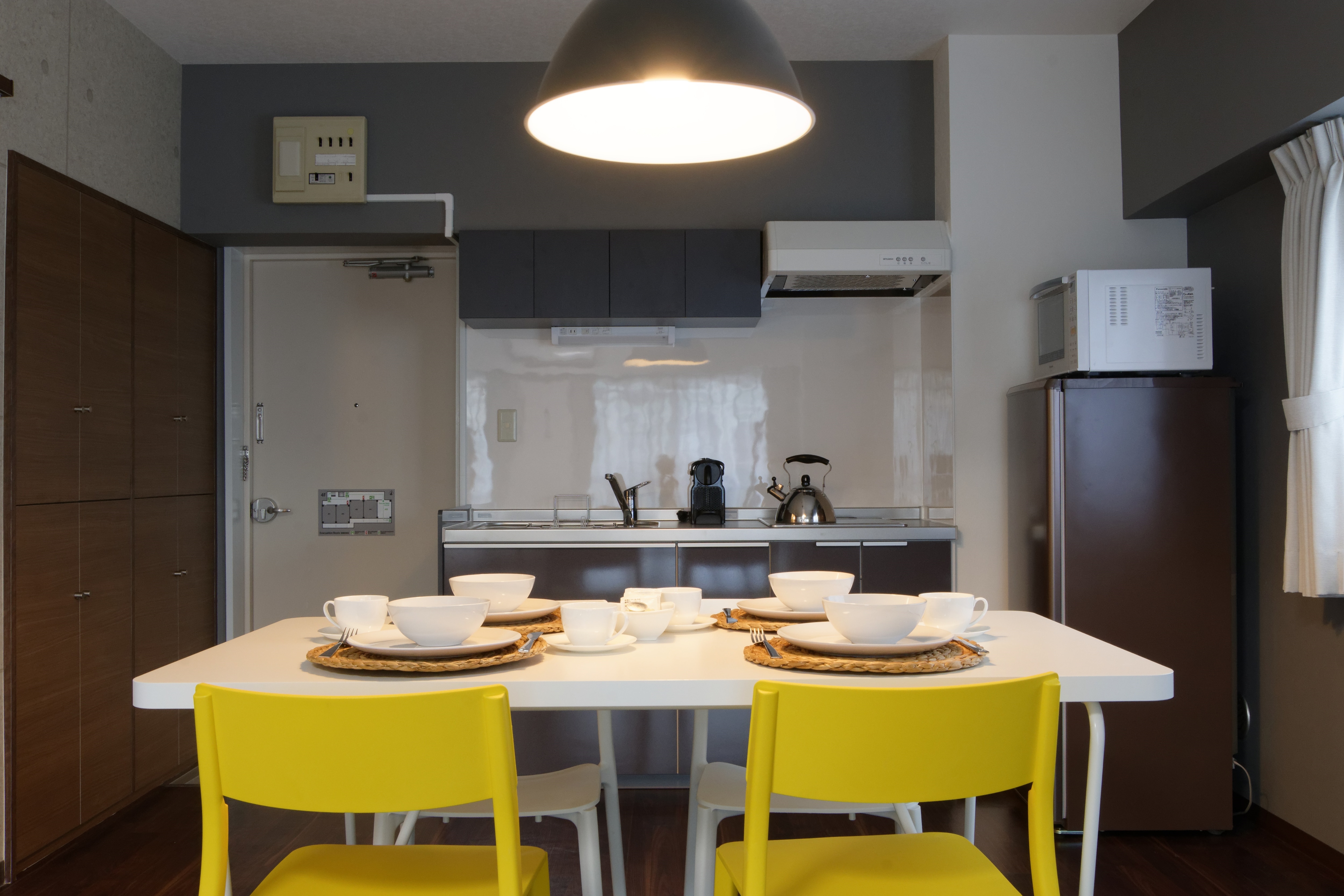 Simple Room Dining (1 example)