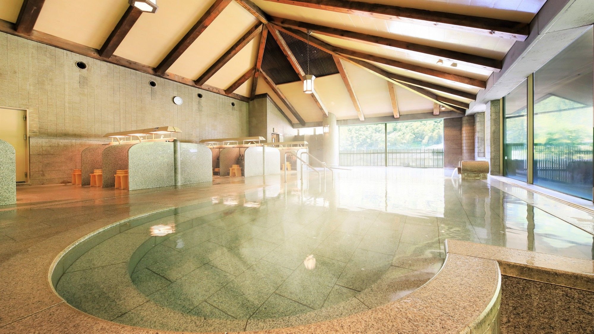 [3rd floor large public bath, Rakusui] A spacious large public bath that will make you want to swim