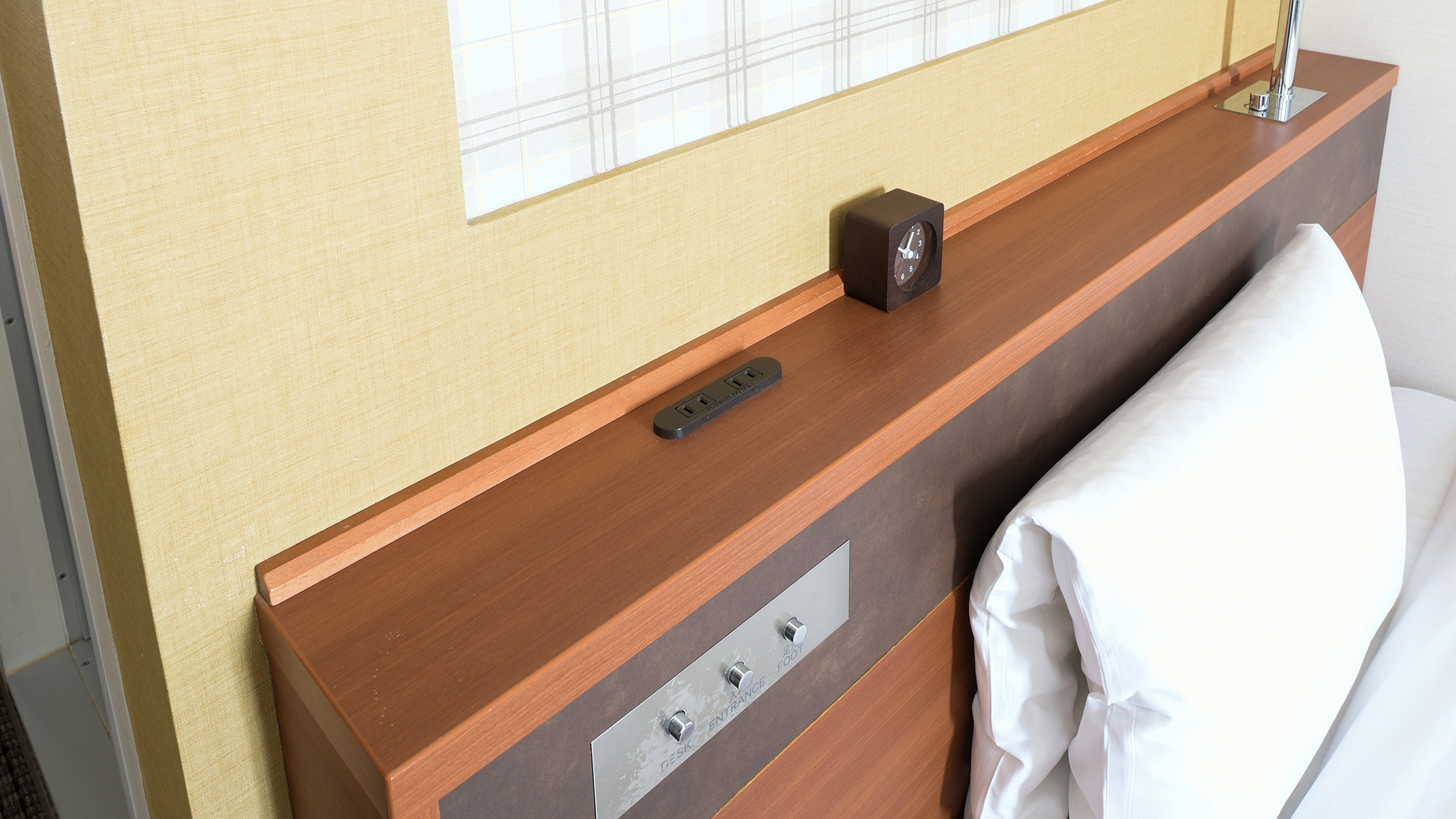 [Single room] There is an outlet at the bedside