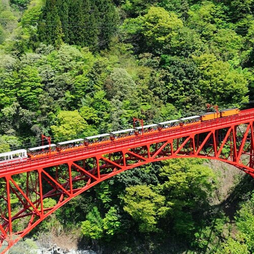 * [Kurobe Gorge Trolley Train] New Yamabiko Bridge