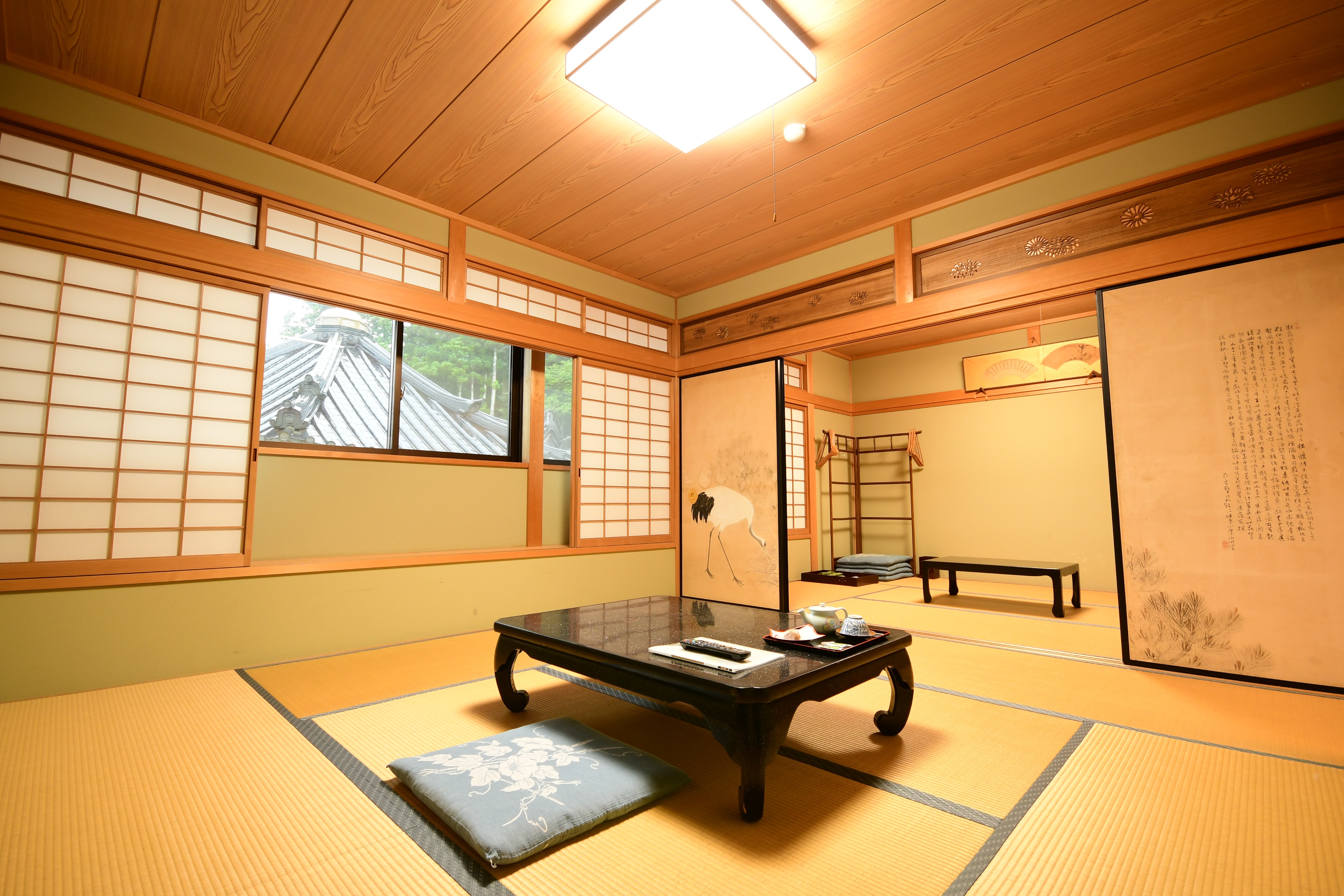 An example of a Japanese-style room of 12 to 16 tatami mats (toilet, air conditioner, Wi-Fi)