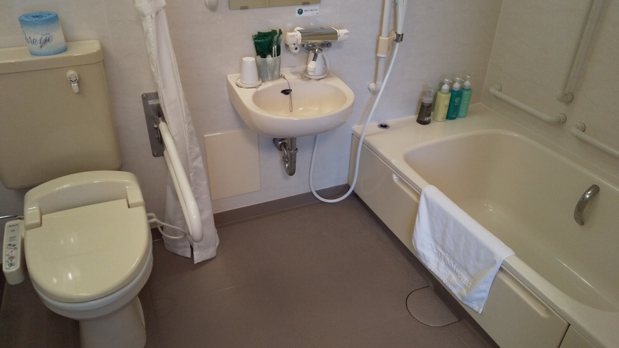 Barrier-free room unit bath