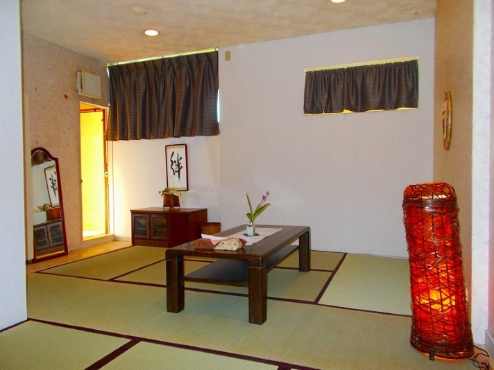 Japanese-style room