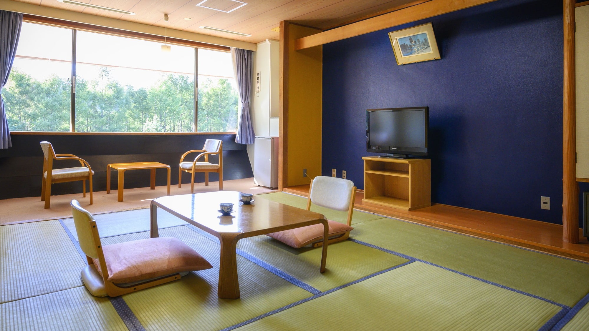 [The Main Japanese-style room] This is a stand-type Japanese-style room with 10 tatami mats. Great for family and group travel