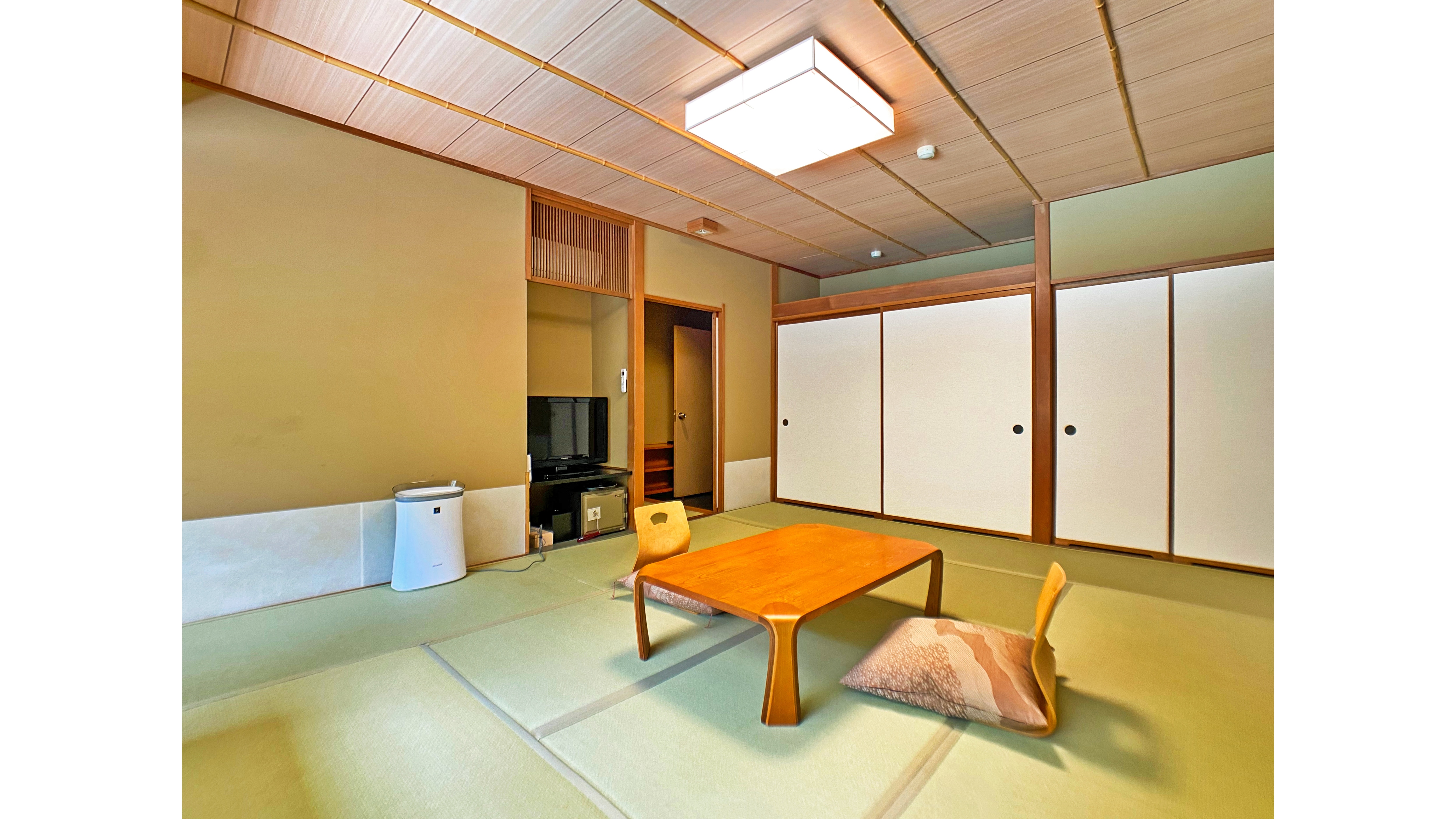 Japanese-style room 10 tatami mats + wide rim (with bath and toilet) Non-smoking