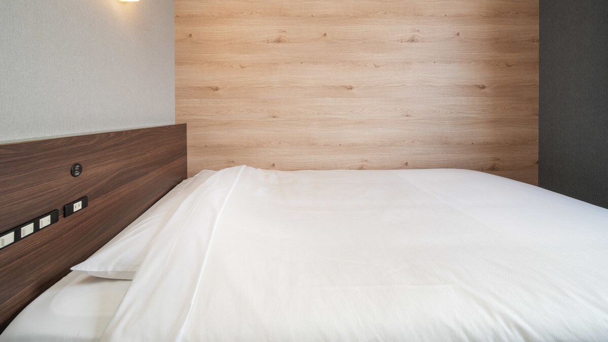 Have a good rest on the wide bed.