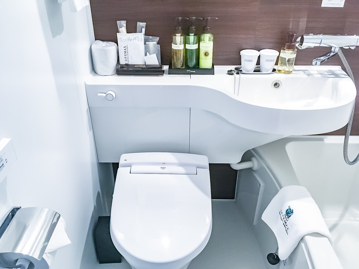 Kamar Mandi Bak mandi luas & dudukan toilet cuci air hangat