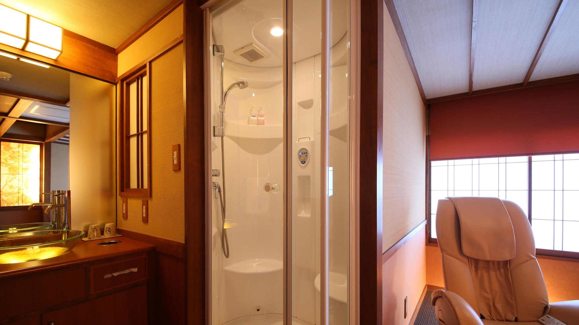 [Modern Japanese style double] Custom bed and relaxing space [No smoking] 1-2 people