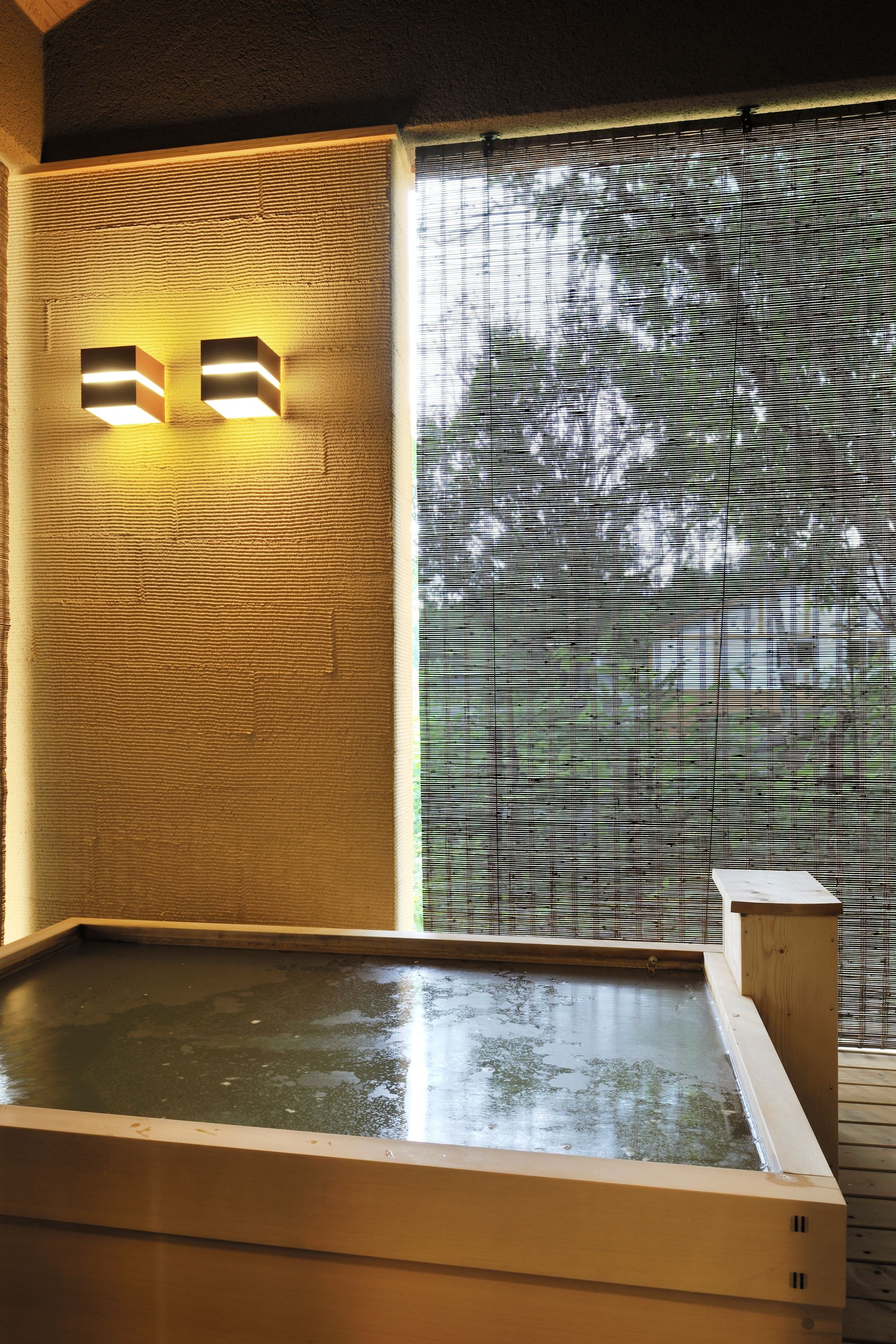 An example of an open-air bath in a guest room with an open-air bath in the main building