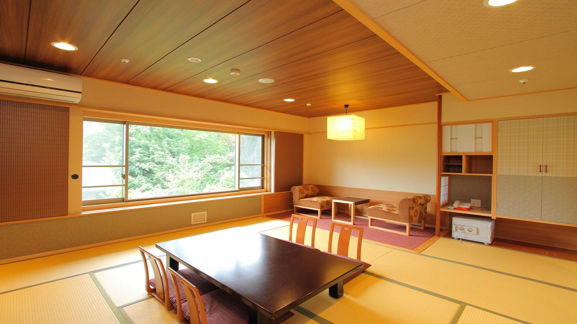 10 tatami Japanese-style room (example) *Different types available