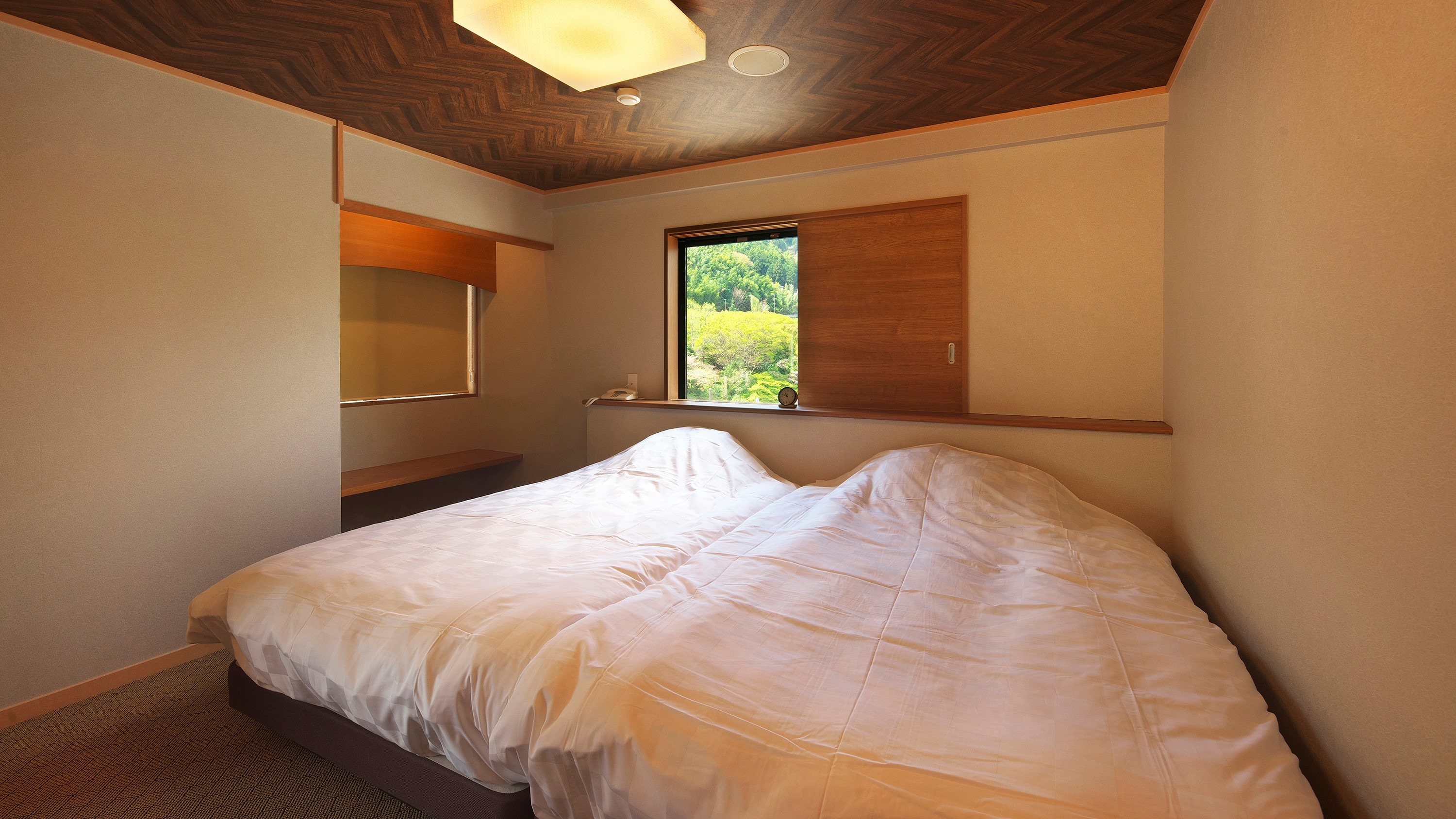 Main building suite room bedroom (Hollywood twin with semi-double bed)