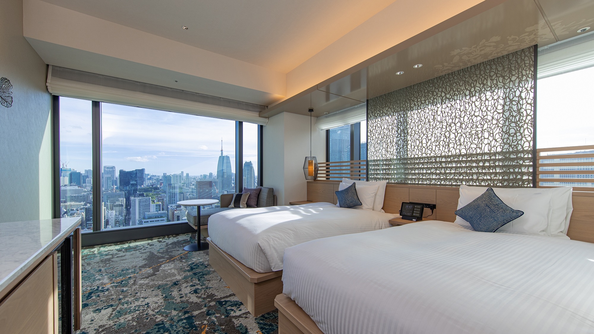 [Deluxe corner twin] 34 square meters / south facing corner room