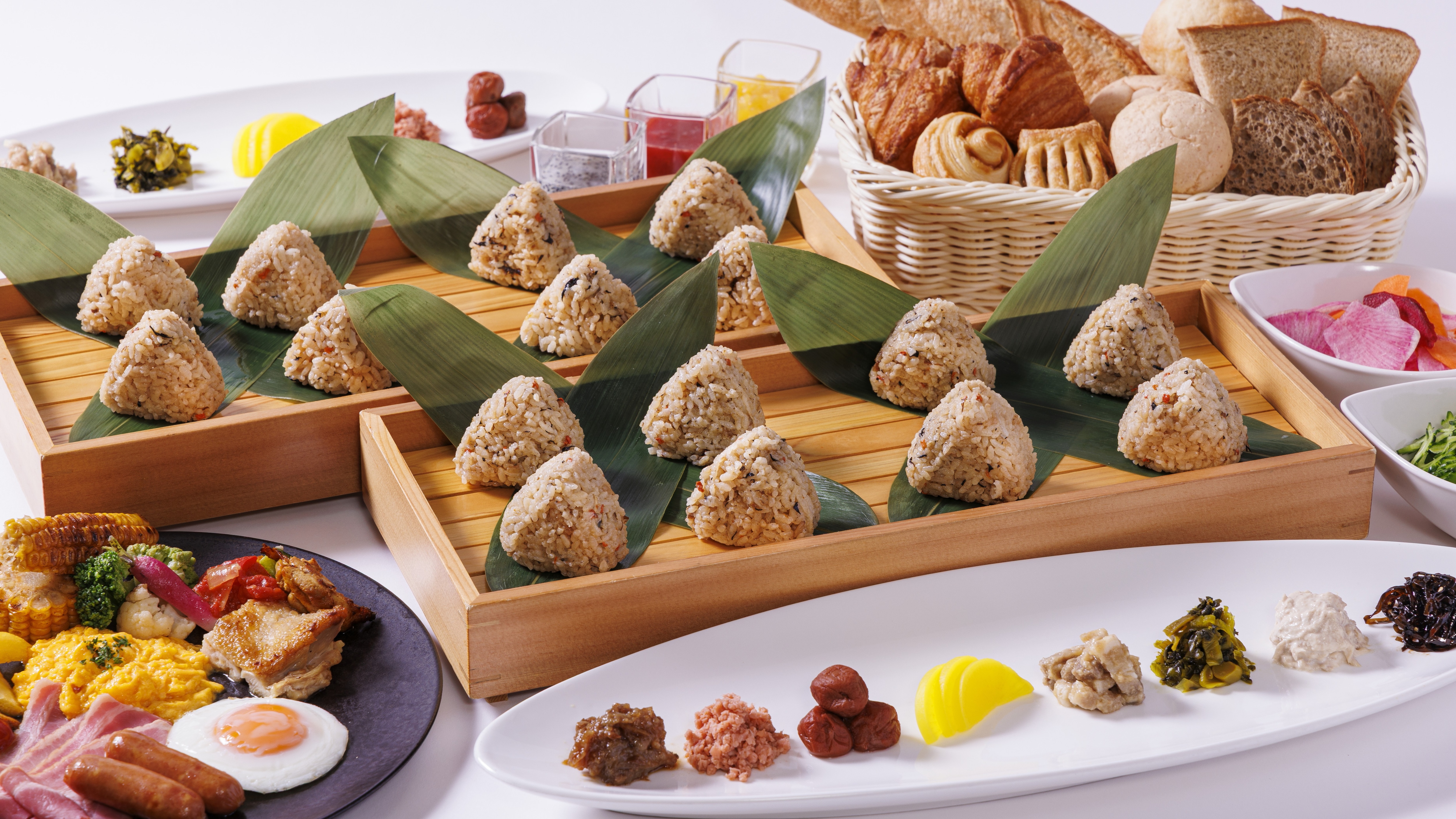 [Breakfast] At the live counter, we offer rice balls, ochazuke, and Okinawan home-style cuisine such as boroboro juicy.