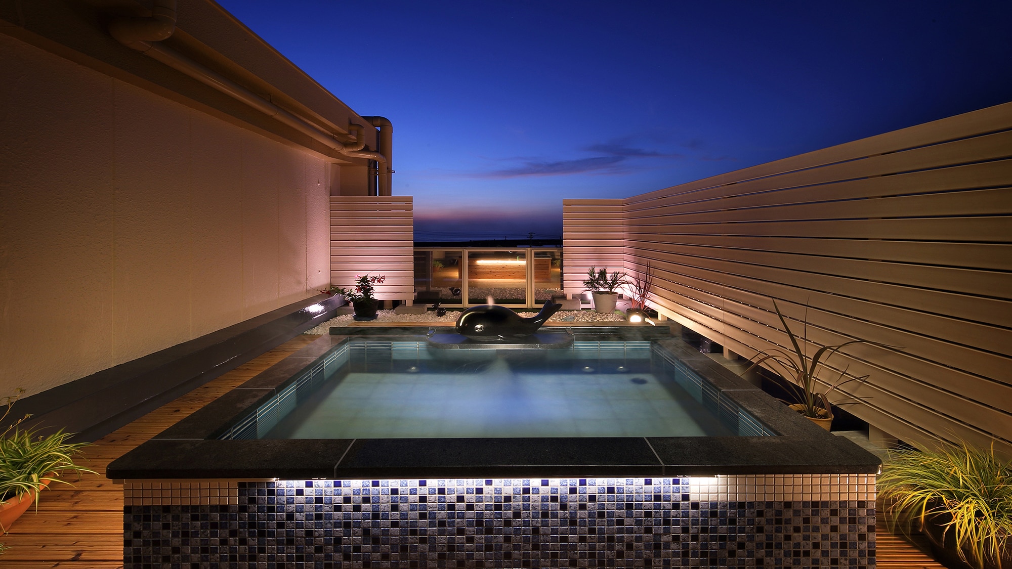 Rooftop open-air bath Namikujira 02