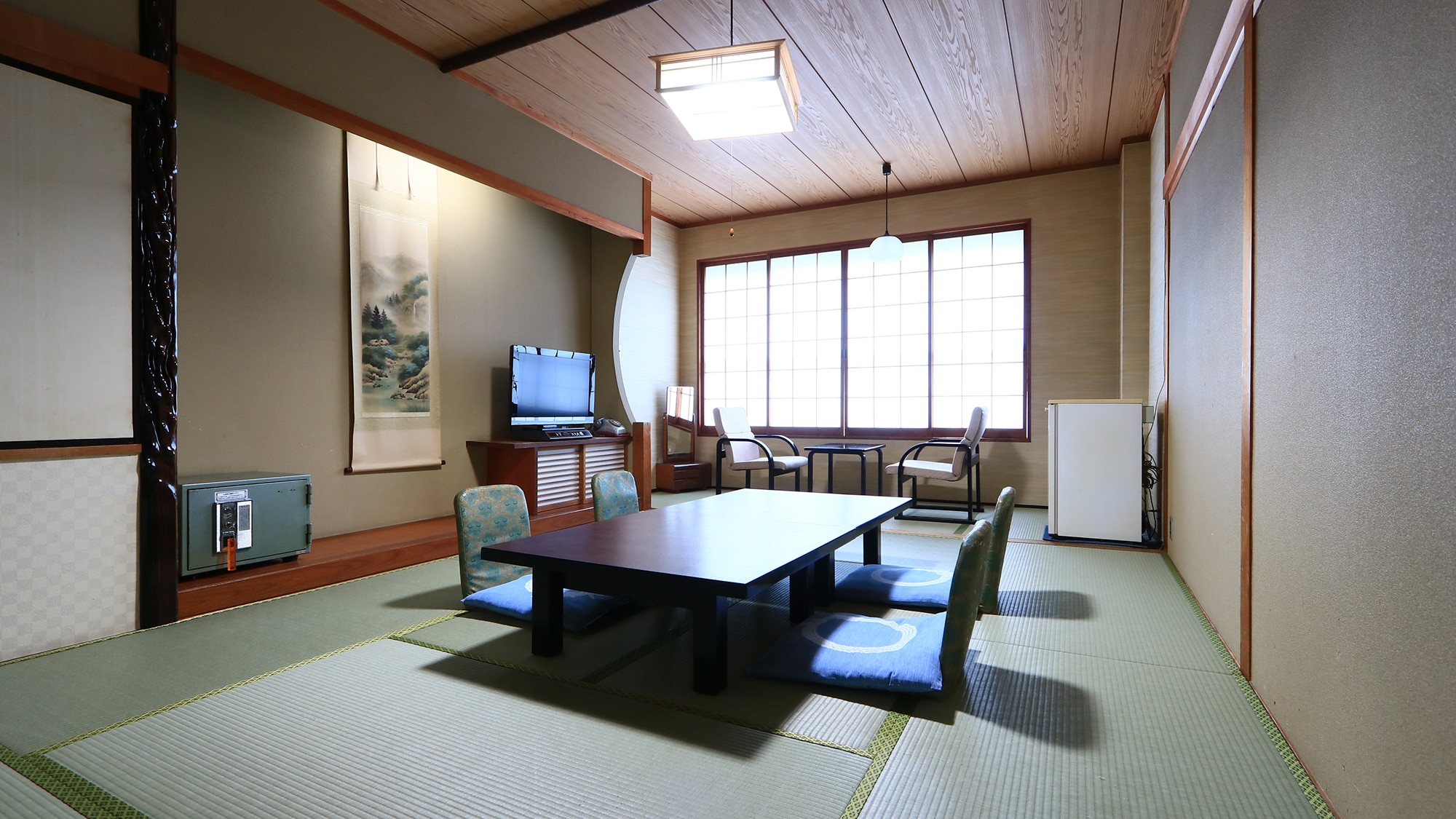 [Room] ◆Japanese-style room with 10 tatami mats and a flat veranda*