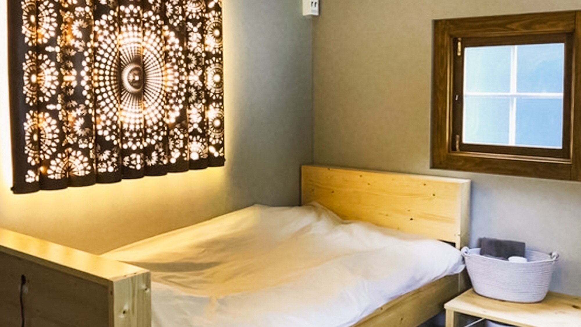 ・[Guest room example] The gentle light shining from the bamboo lamp creates a fantastic atmosphere.
