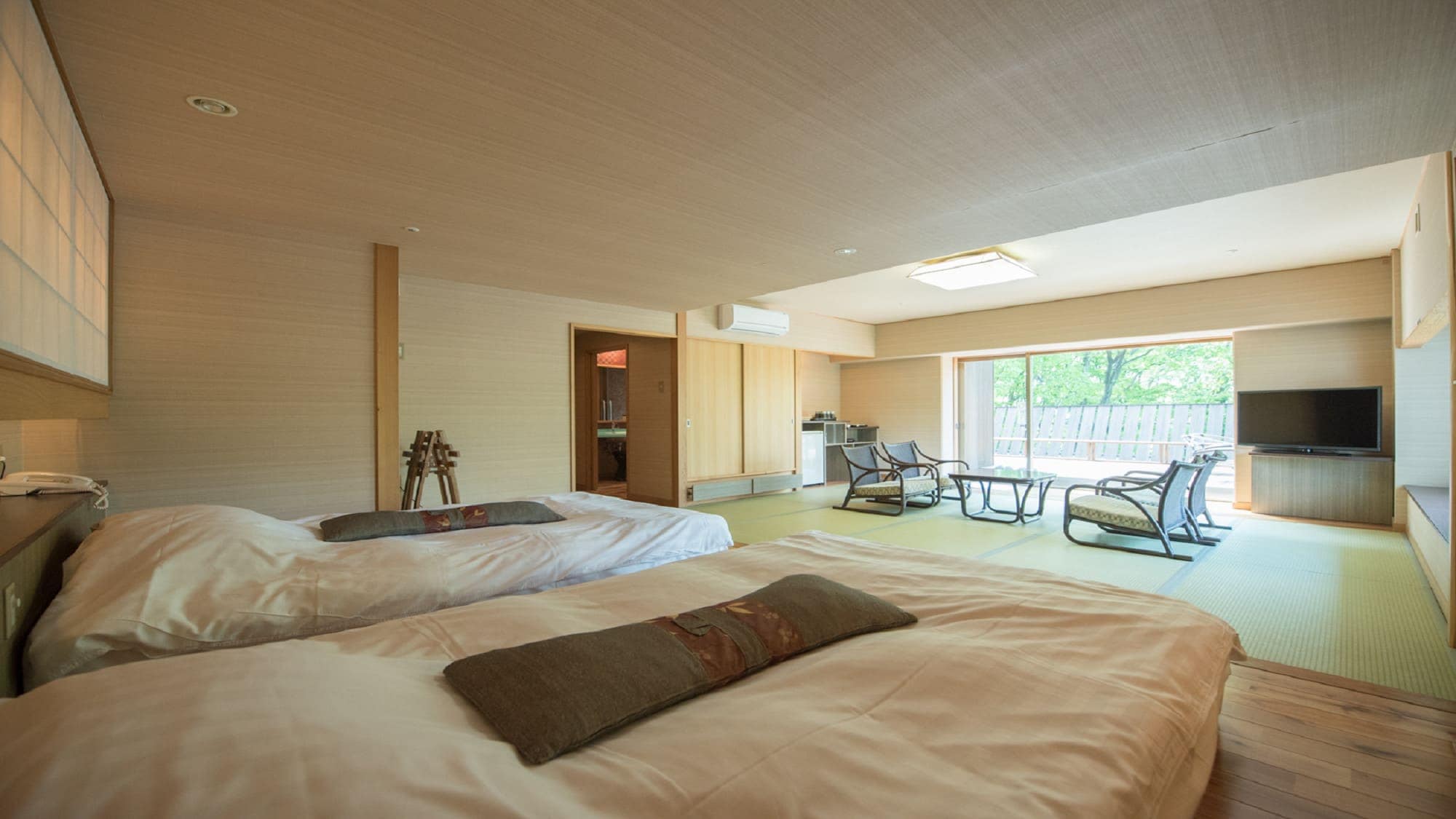带露天浴池的日式和西式房间10张榻榻米+双床[340室]