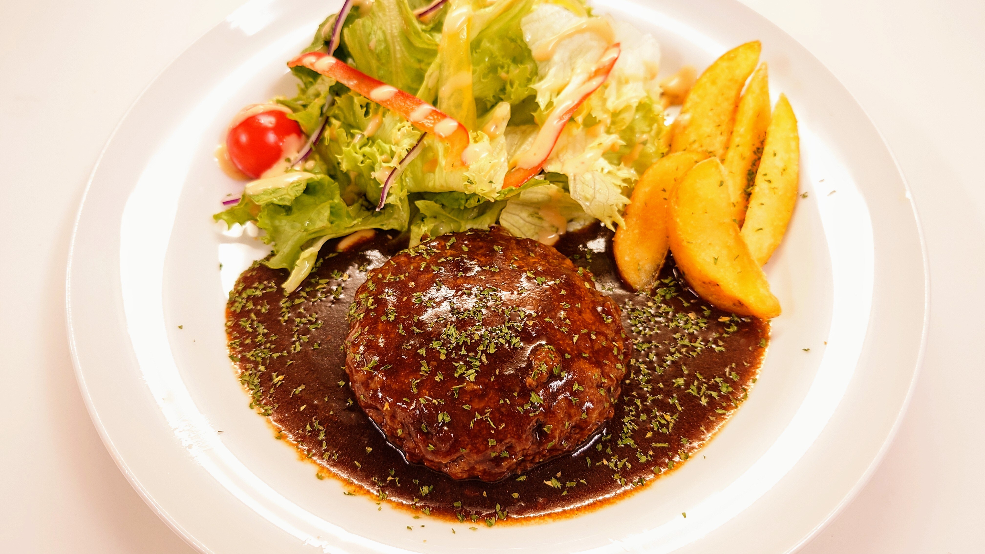 Dinner restaurant: Hamburger Hanahanatei 17:00-21:30 (last orders at 21:00)