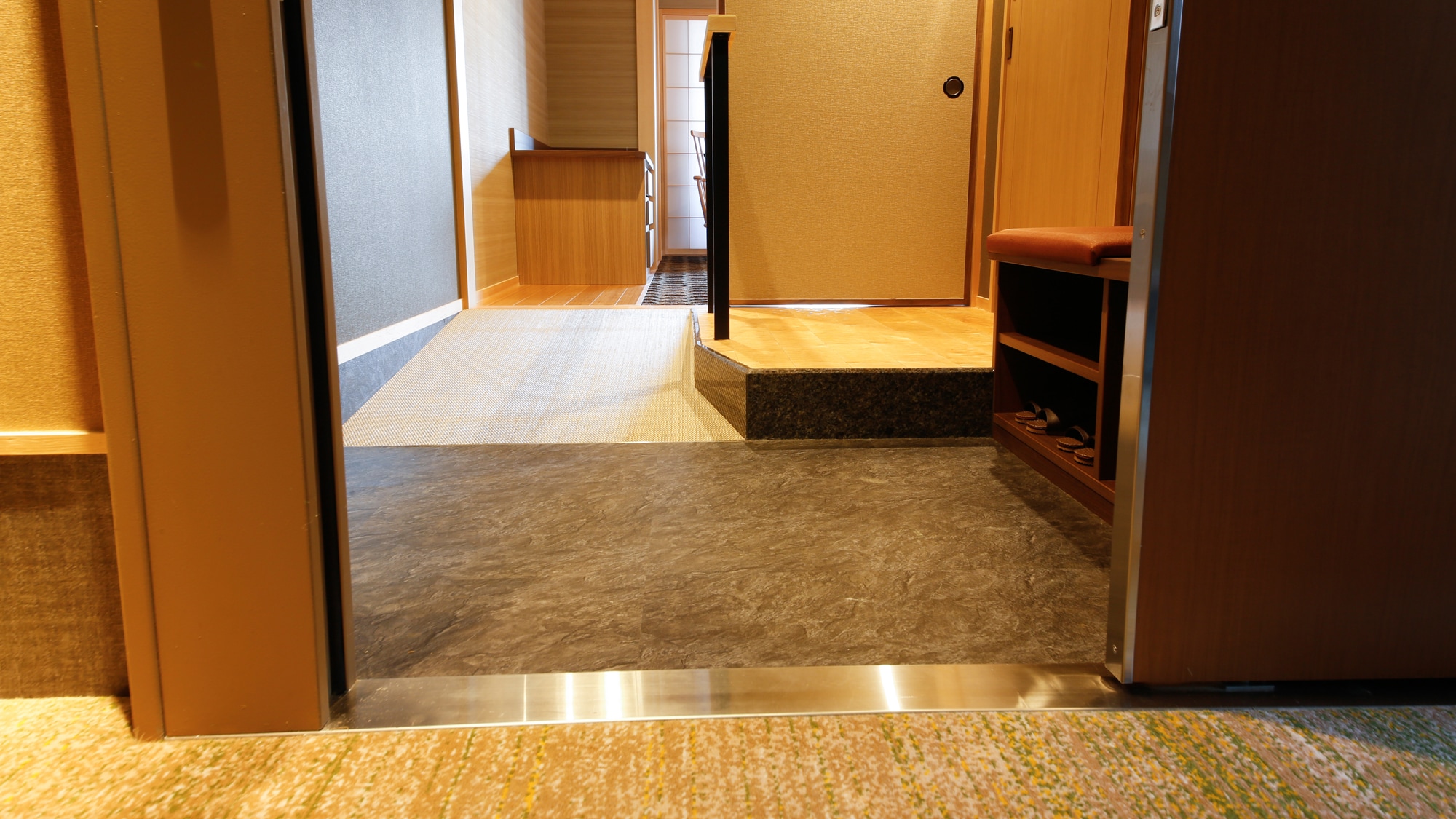 [GUEST ROOMS]