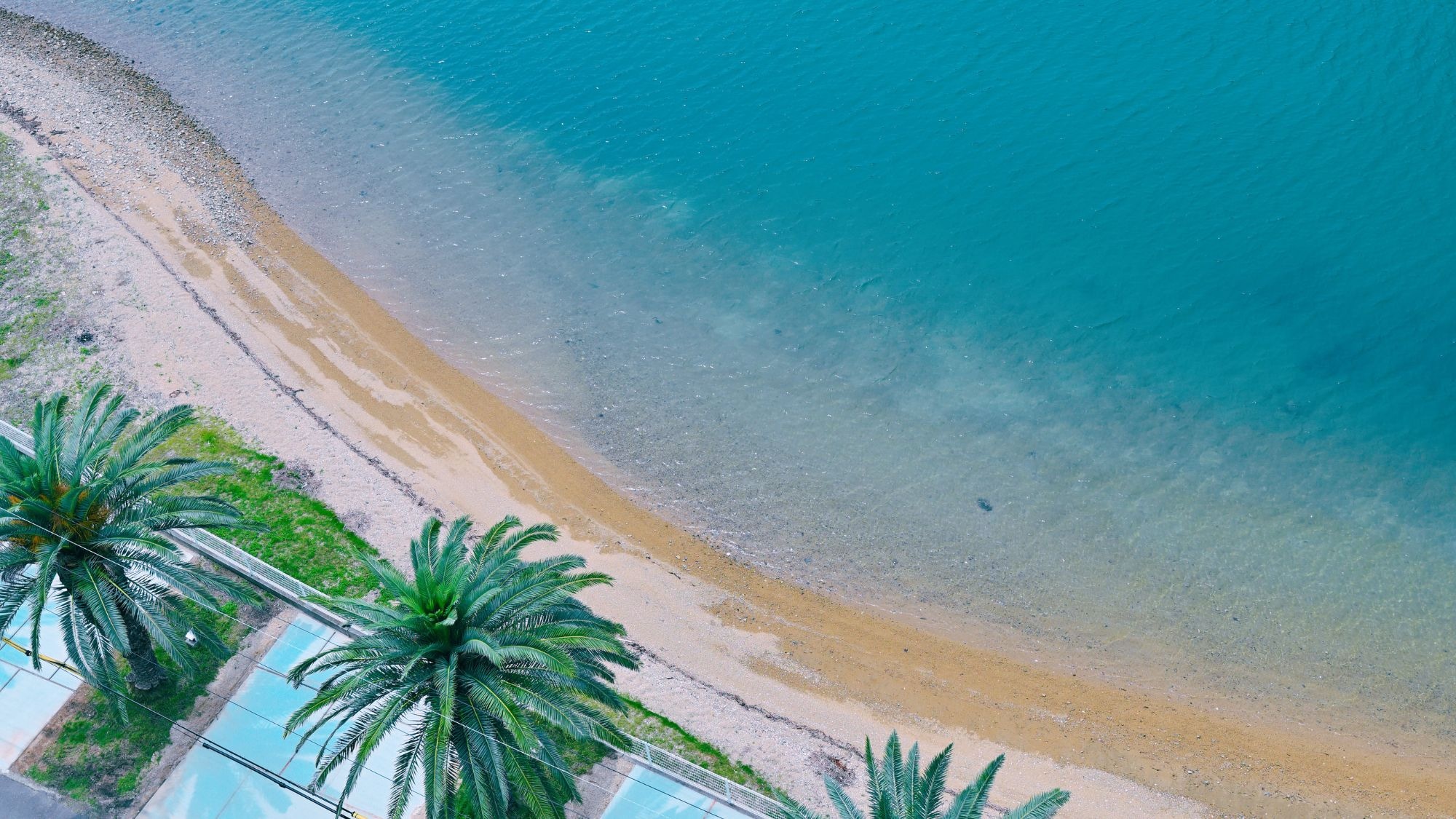 [Example of a view] Right in front of the hotel is a sandy beach that forms a bay, from which you can see the calm sea.
