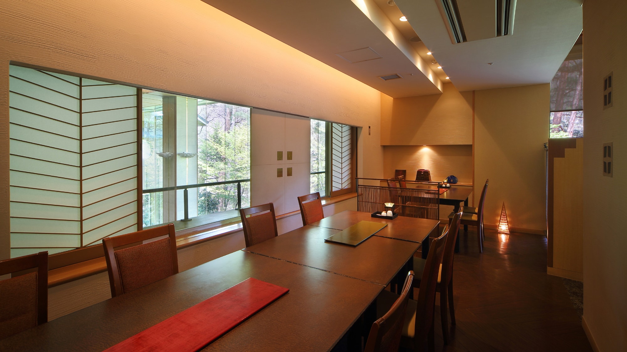 ◆ 餐廳式用餐場所