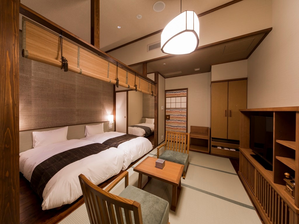 ห้องพักสไตล์ญี่ปุ่นและตะวันตก พร้อมอ่างอาบน้ำไซเปรส 36 ตร.ม. / พักได้ 3 คน