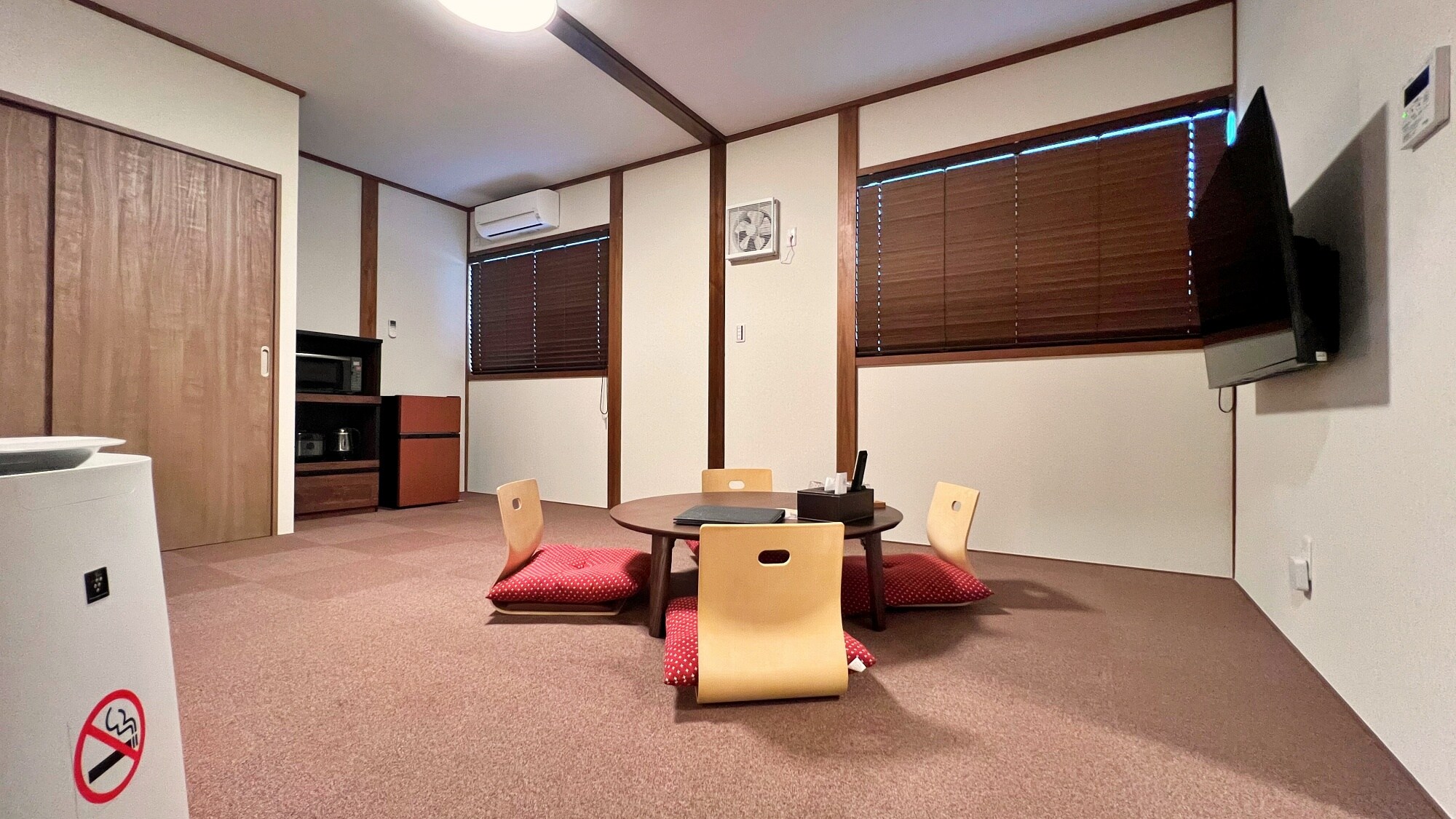 Standard Room (1-2 people) (with bath, toilet and washbasin)