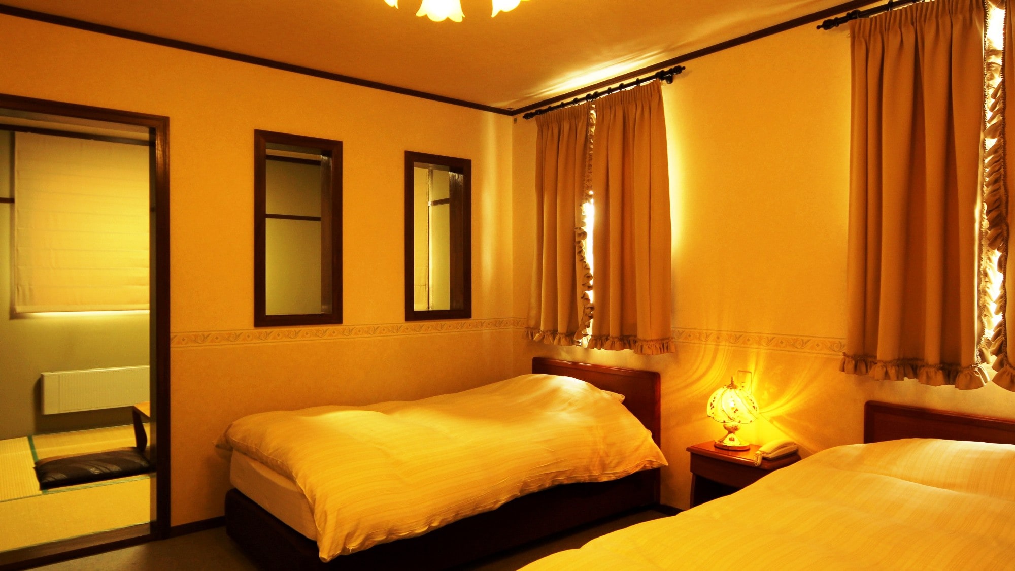 ◆Japanese-Western style room. Stretch your legs and relax.