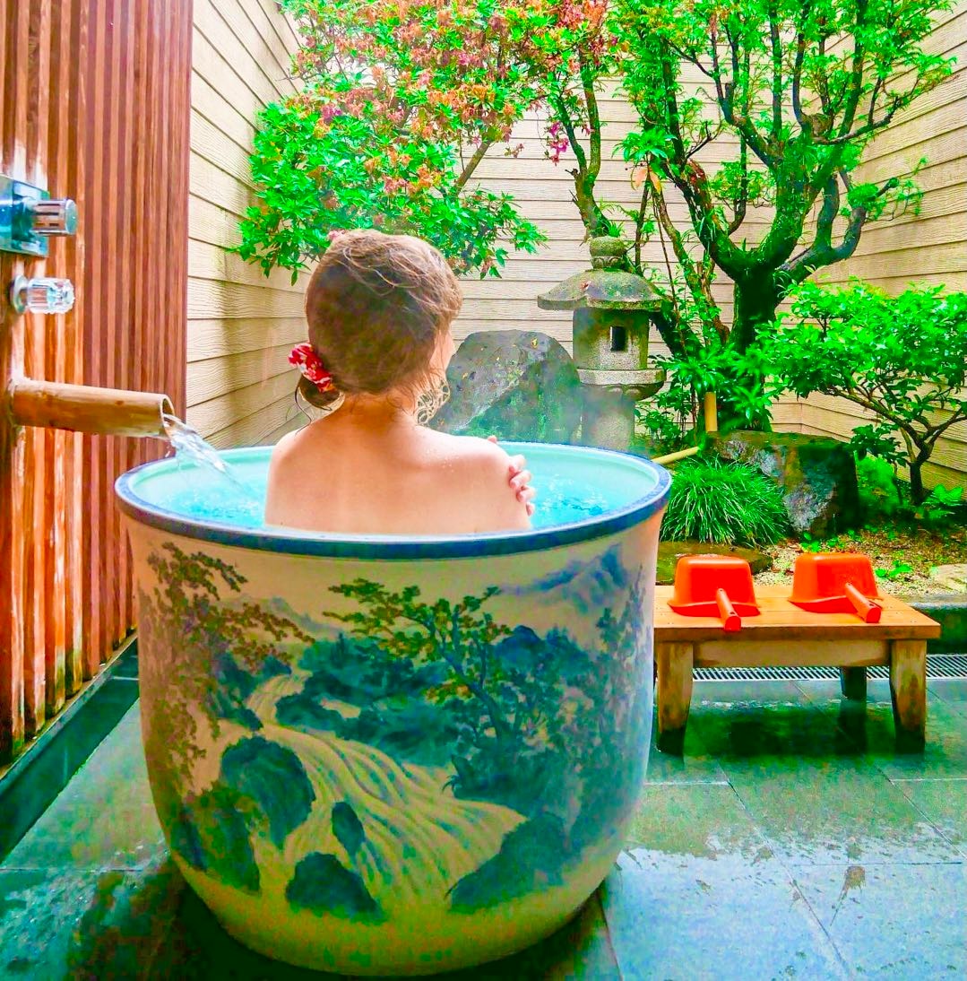 Arita ware ceramic bath model