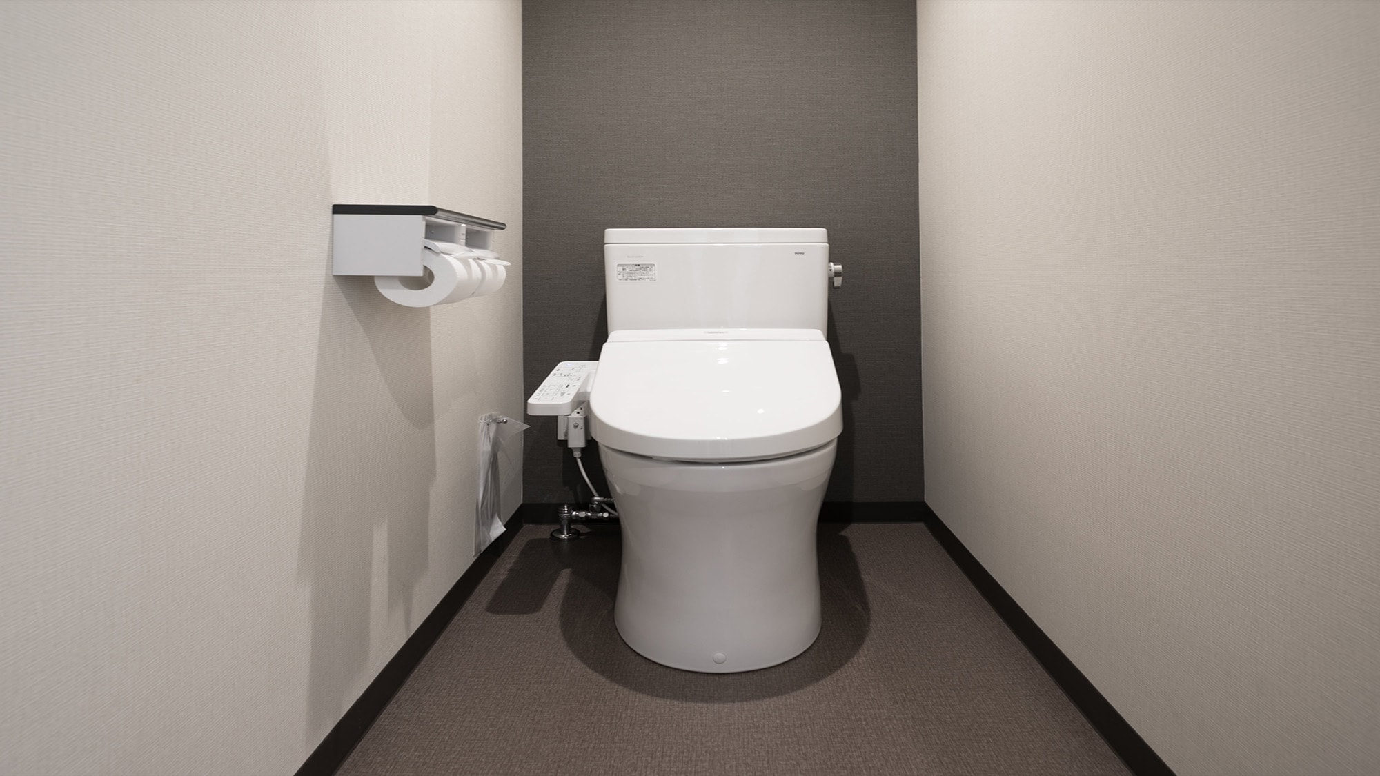 Triple room toilet