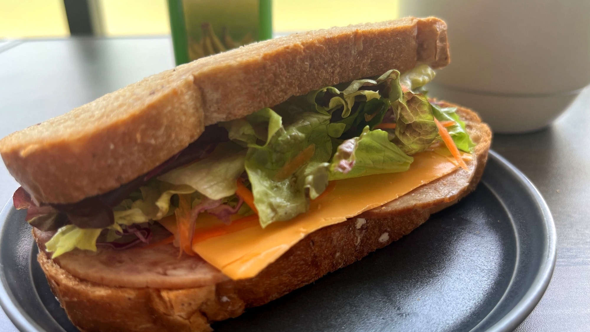 【식사】 만들어 즐기는 보로니아 소시지의 샌드위치 세트와 과일 주스 (이미지는 컷 전)