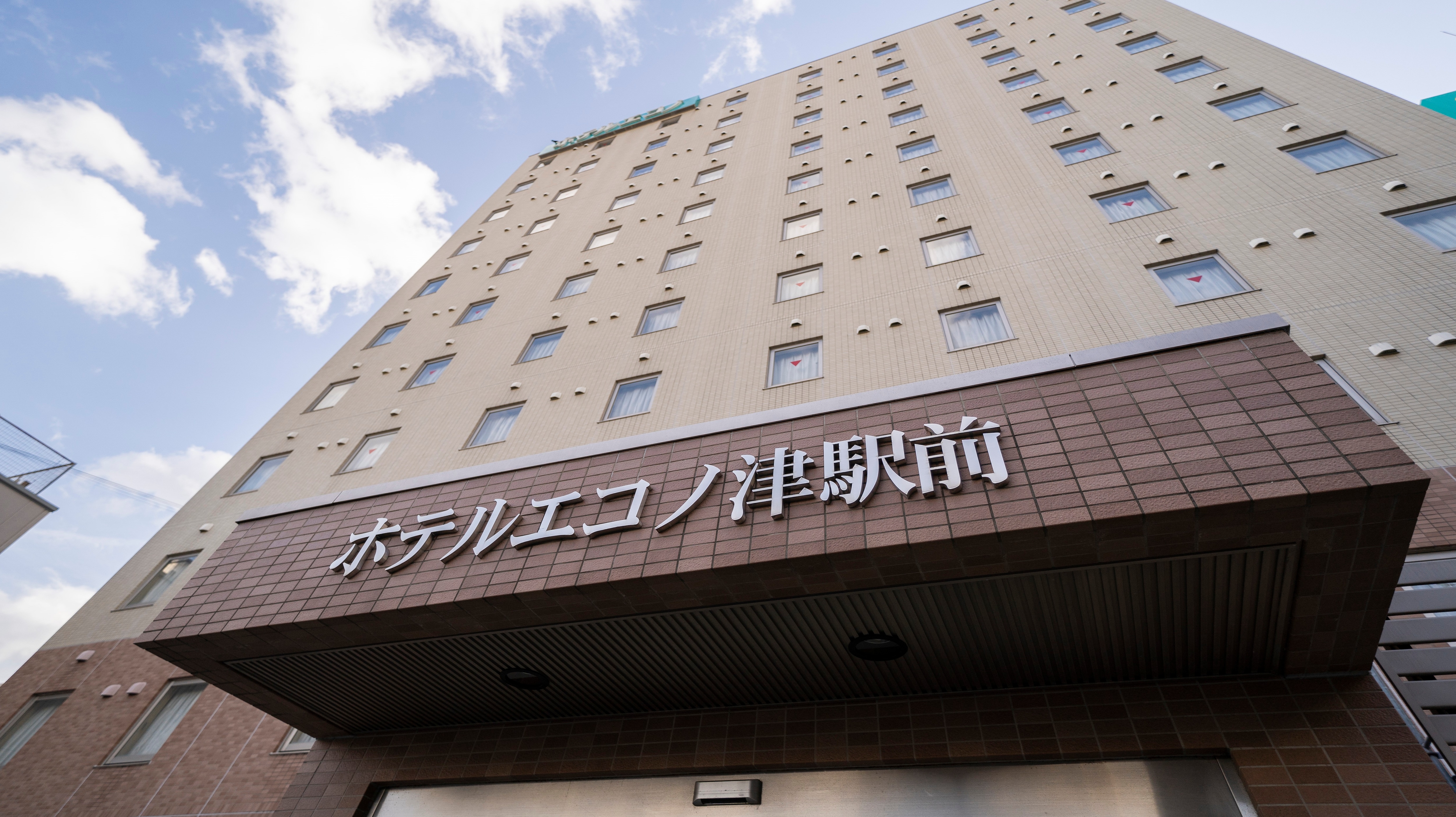 ホテルエコノ津駅前の外観