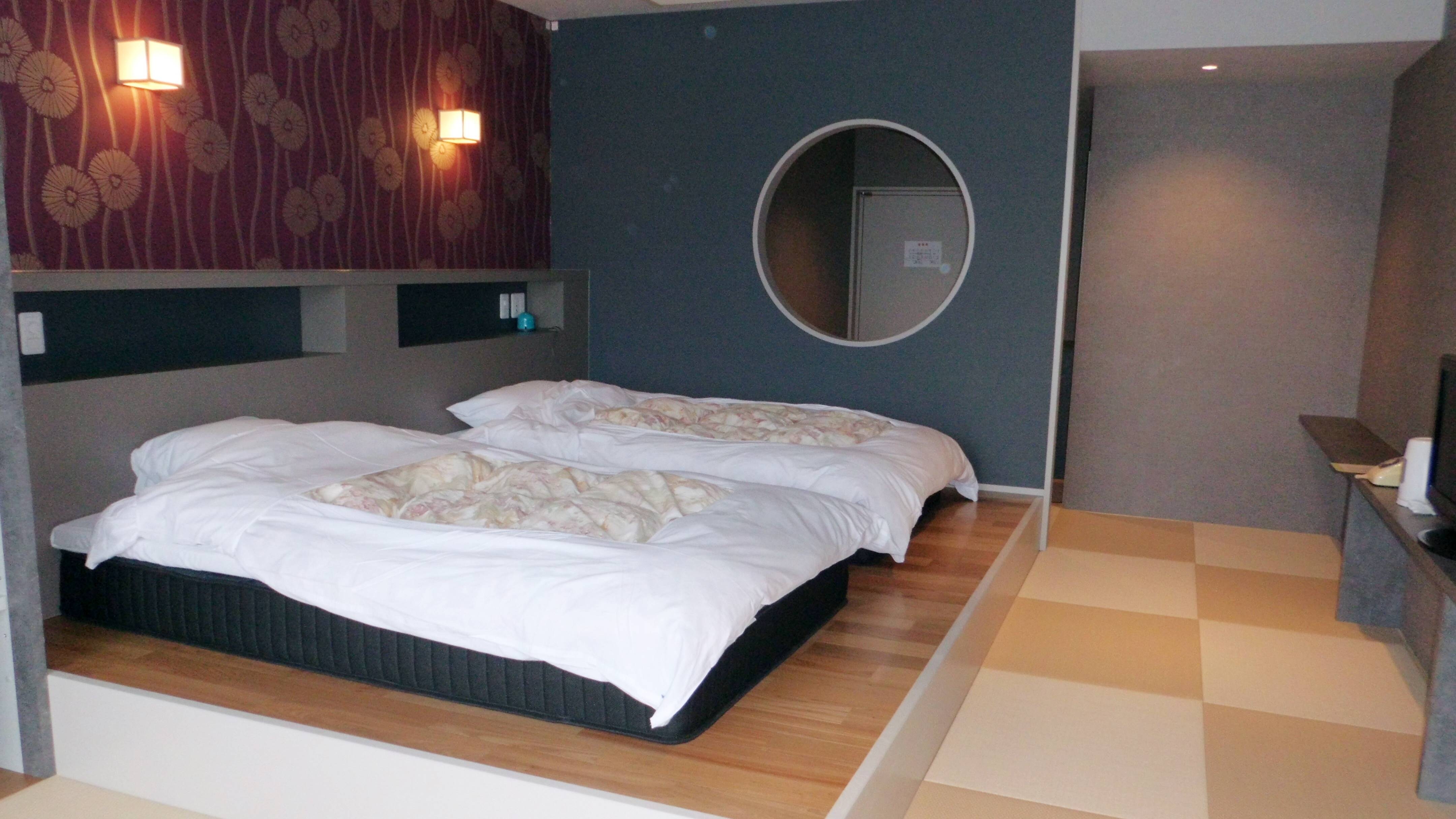 *Japanese modern guest room (image)
