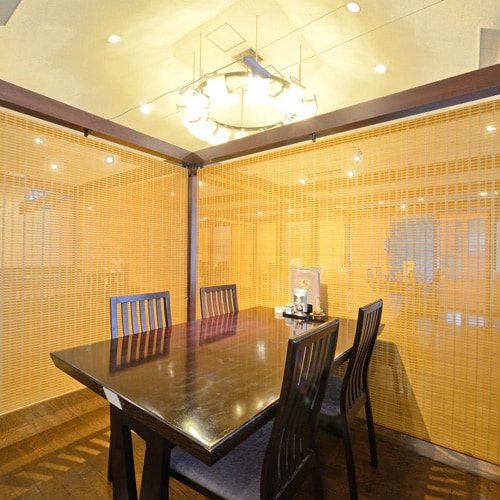 *[Creative Kitchen Sarasa] The tables are separated to create a private room. Please enjoy your meal at your own pace.