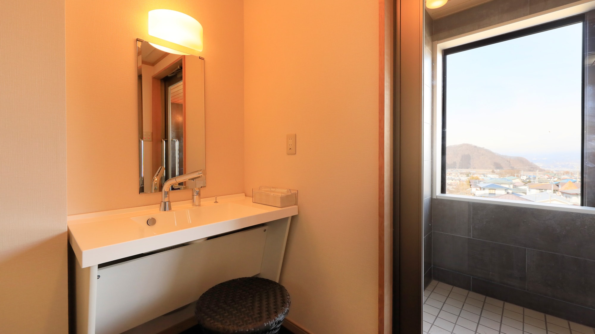 Guest room 2-10 ◆ Open-air bath with free-flowing hot springs ◆ Premier suite B type (non-smoking)