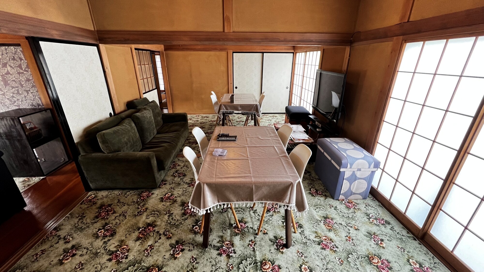 * [Tougen no Ie] ห้อง (ตัวอย่าง) พักผ่อนบนโซฟาพร้อมดูทีวีหรือภาพยนตร์