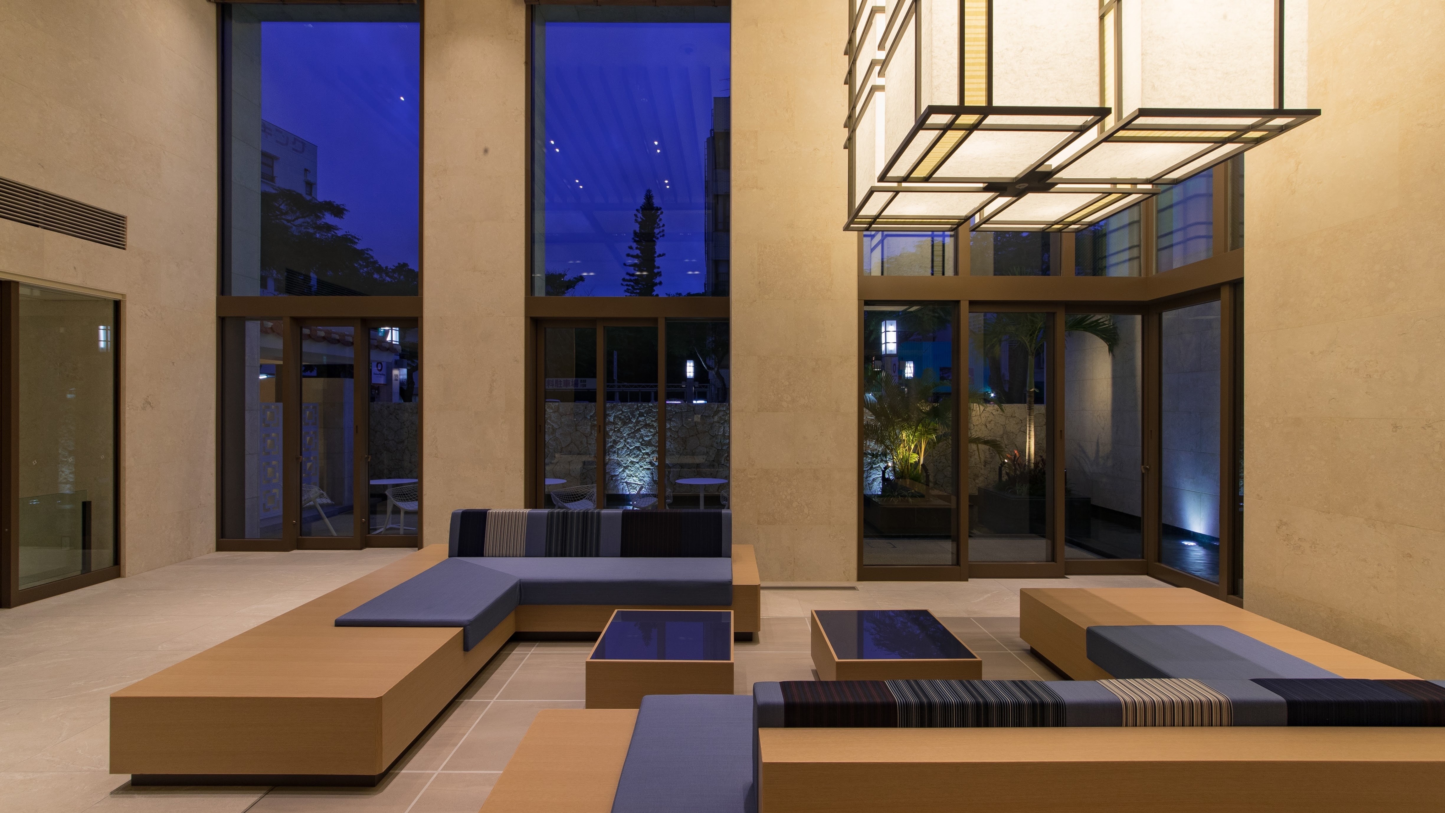Lobby ｜ Wireless LAN (Wi-Fi) is also available.