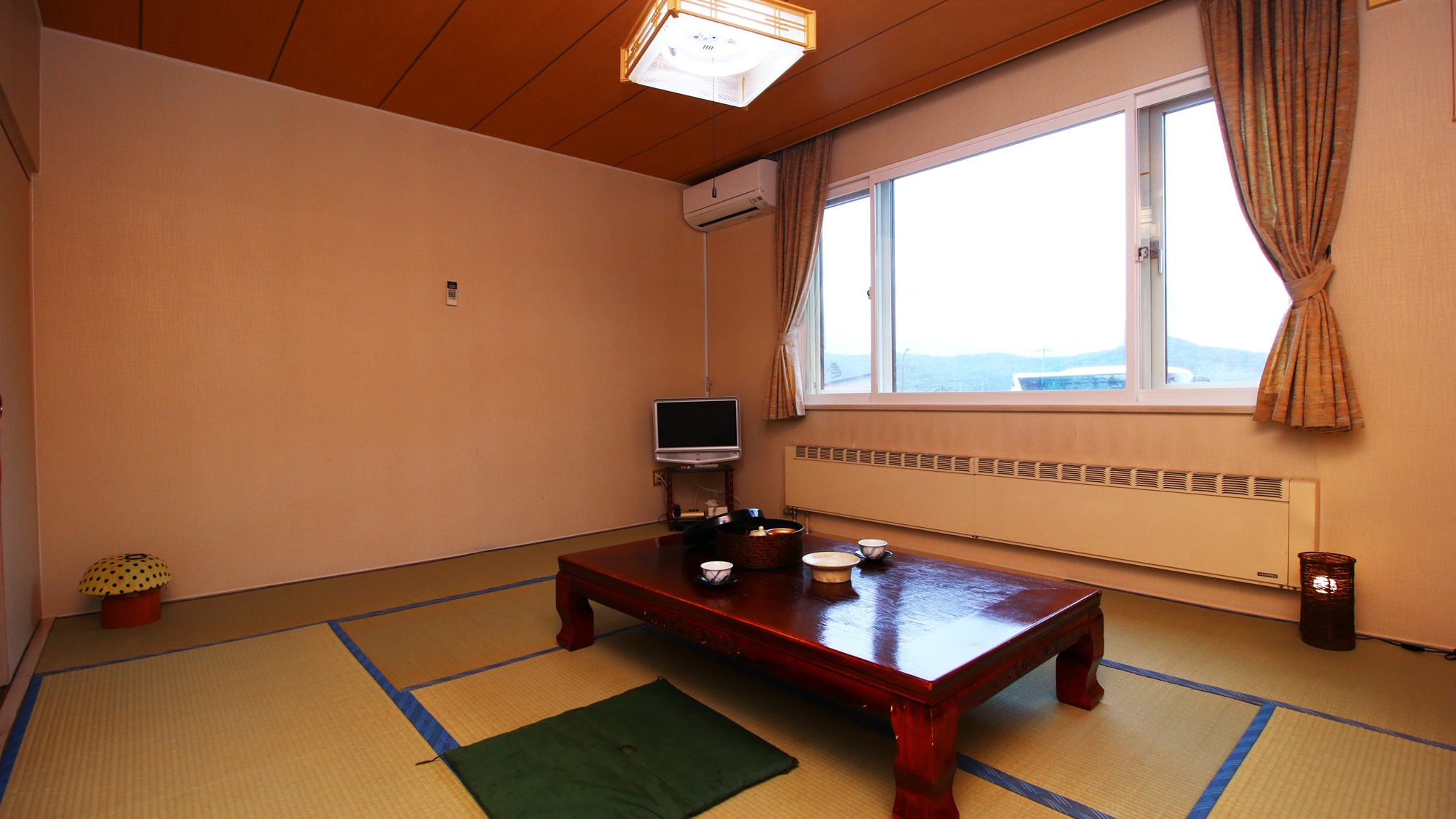 #客房_窗外可欣賞豐富的自然風景。