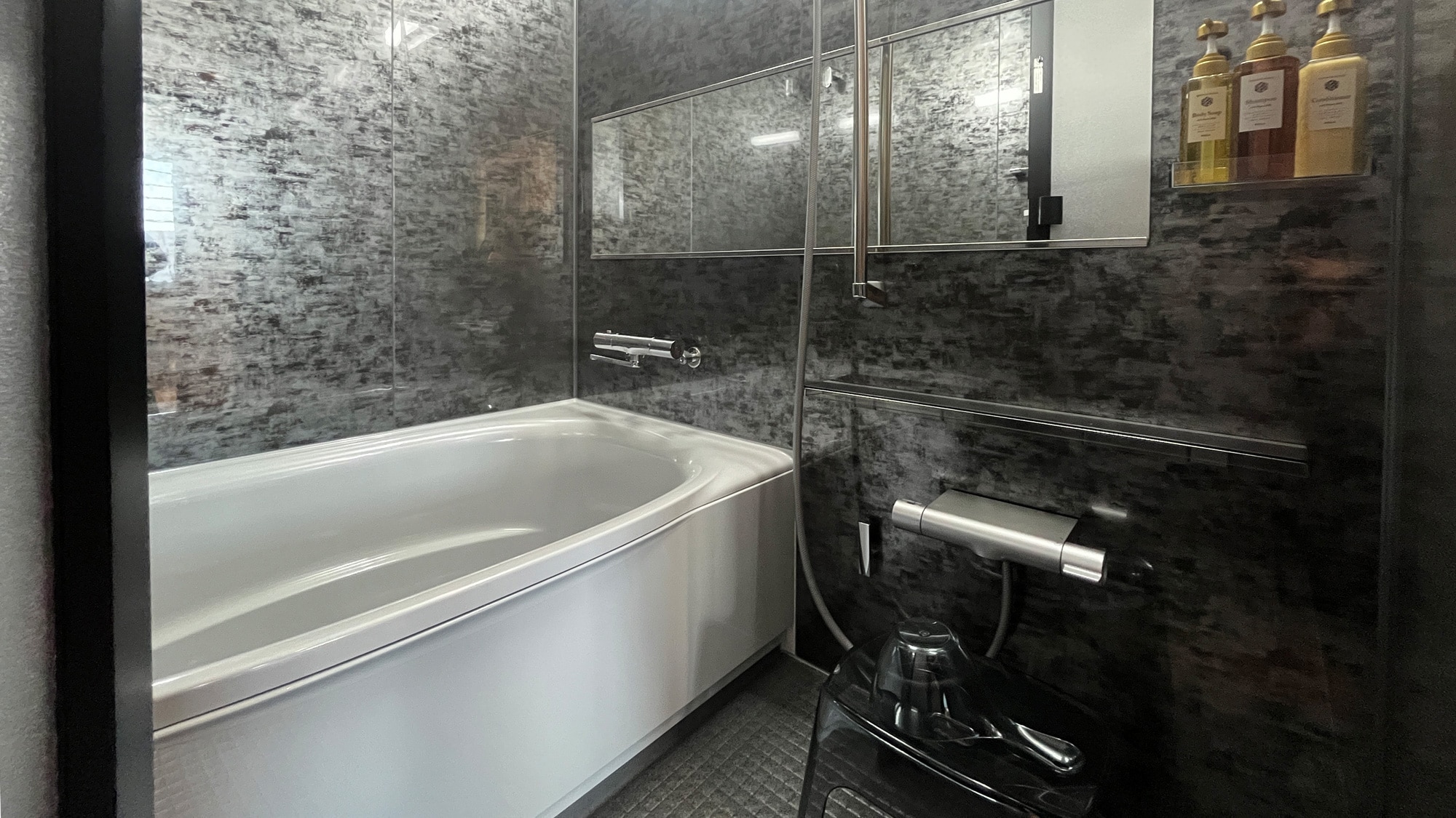 The bath in Tsukuyo's new room. There's plenty of space to wash your body.