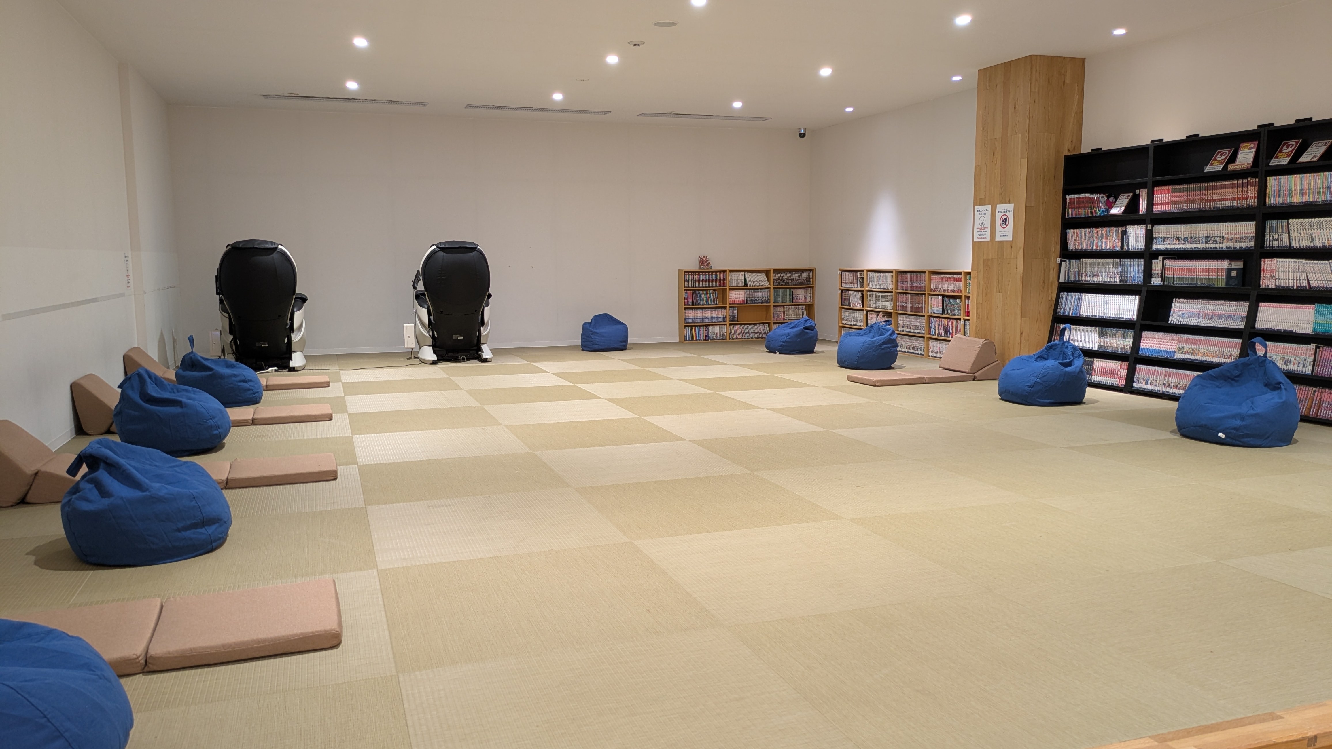 A relaxing space where you can also enjoy manga | Rest area