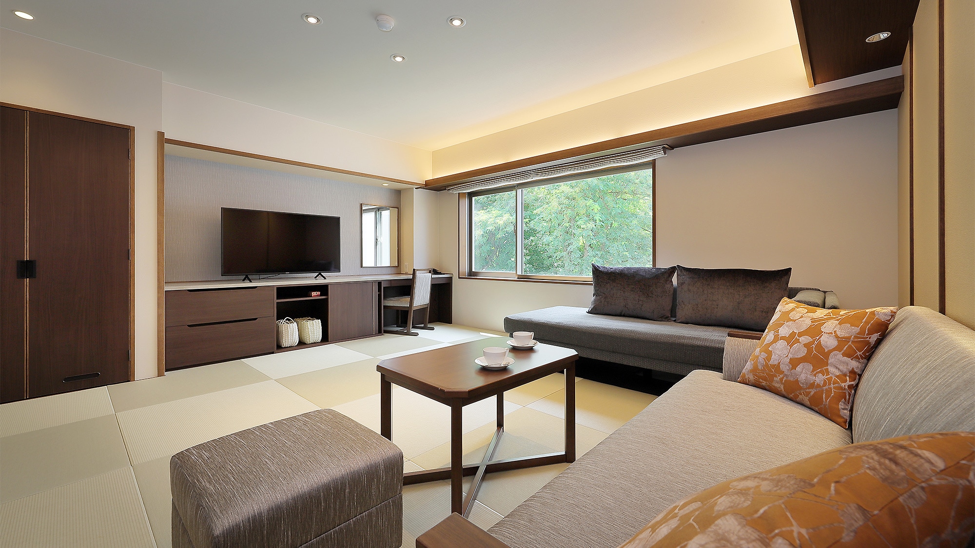 NEW OPEN December 2023 Deluxe Suite