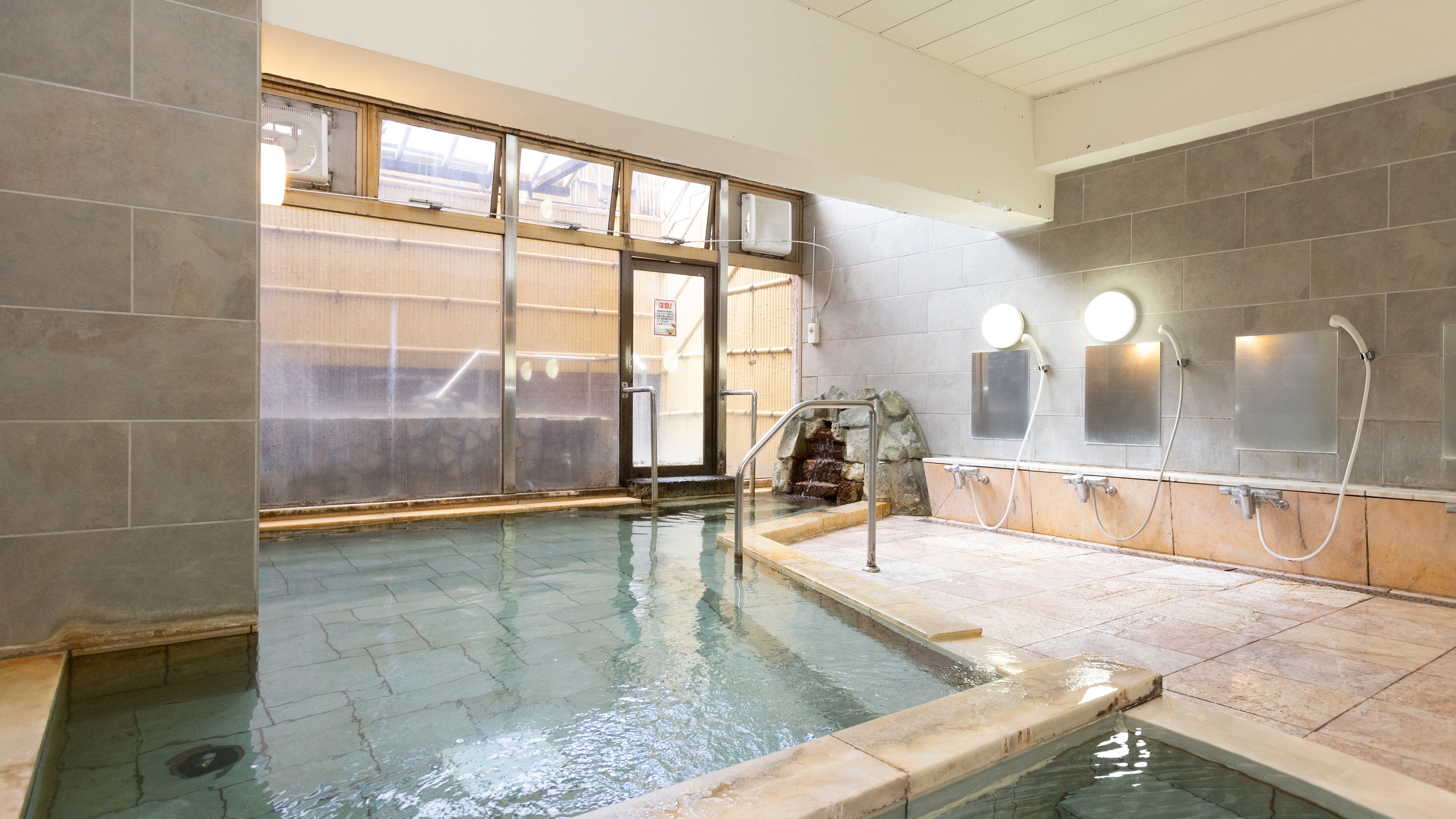 Underground bathhouse image ②