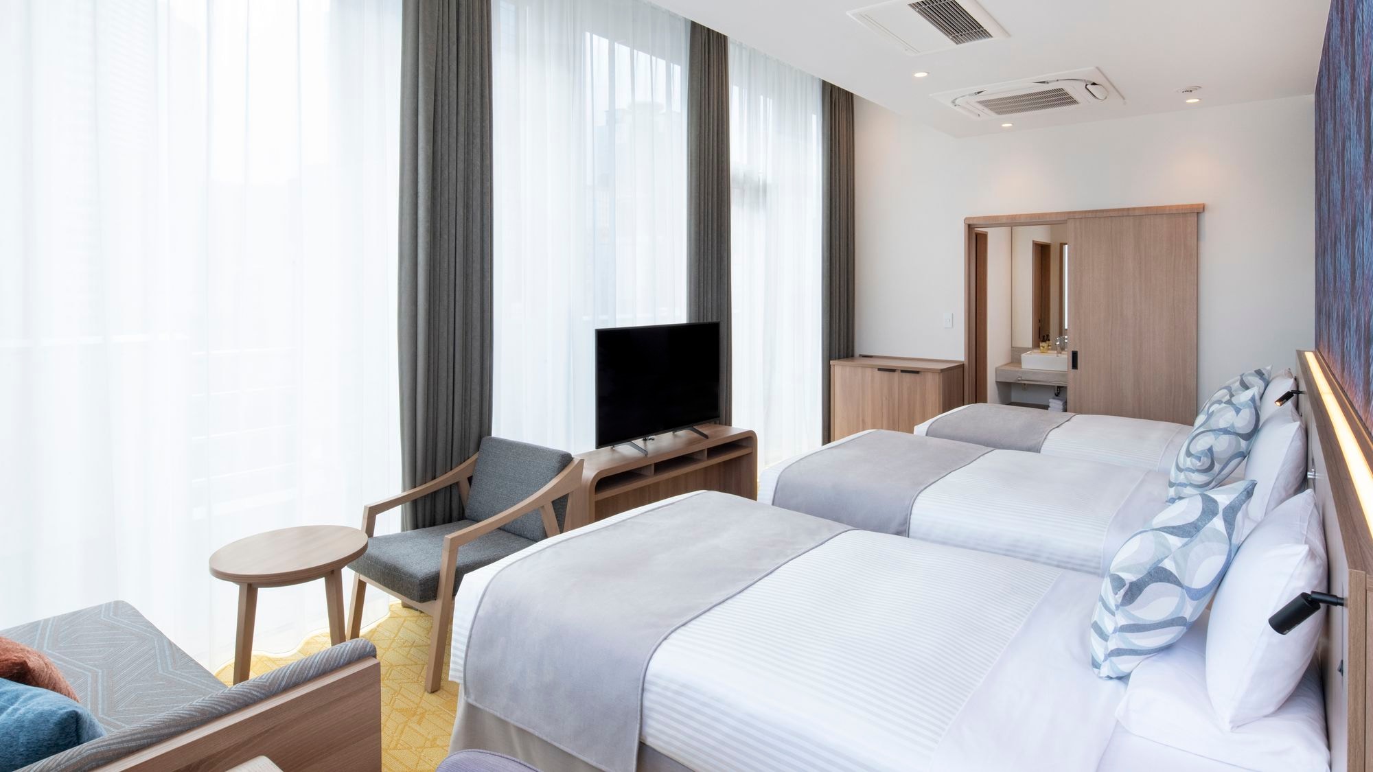 [Non-smoking] Panorama triple (with terrace) / 37 square meters