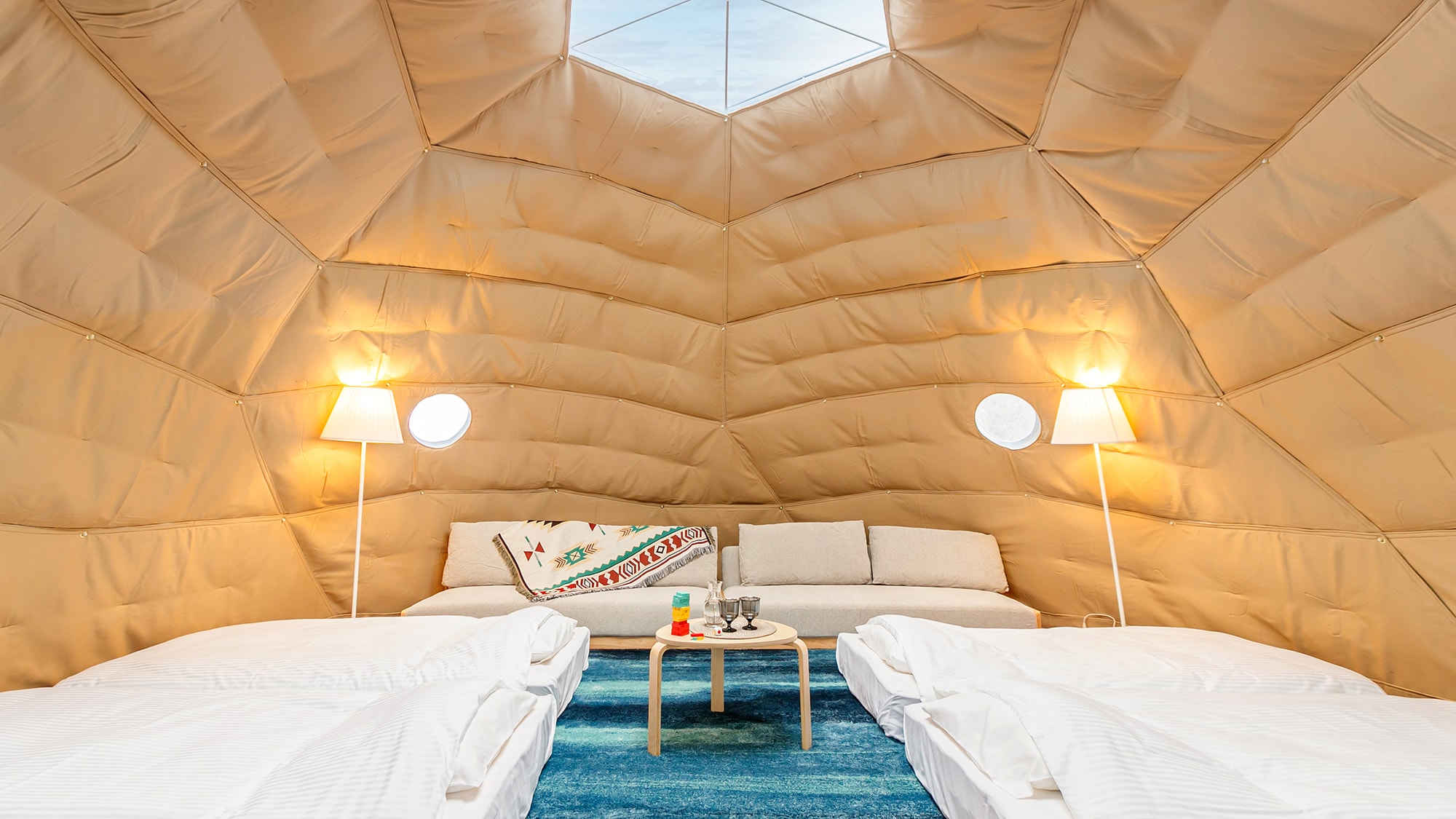 [Dome-shaped tent] High ceilings and a large space. The interior is like a "secret base" isolated from the outside world, and it's exciting.