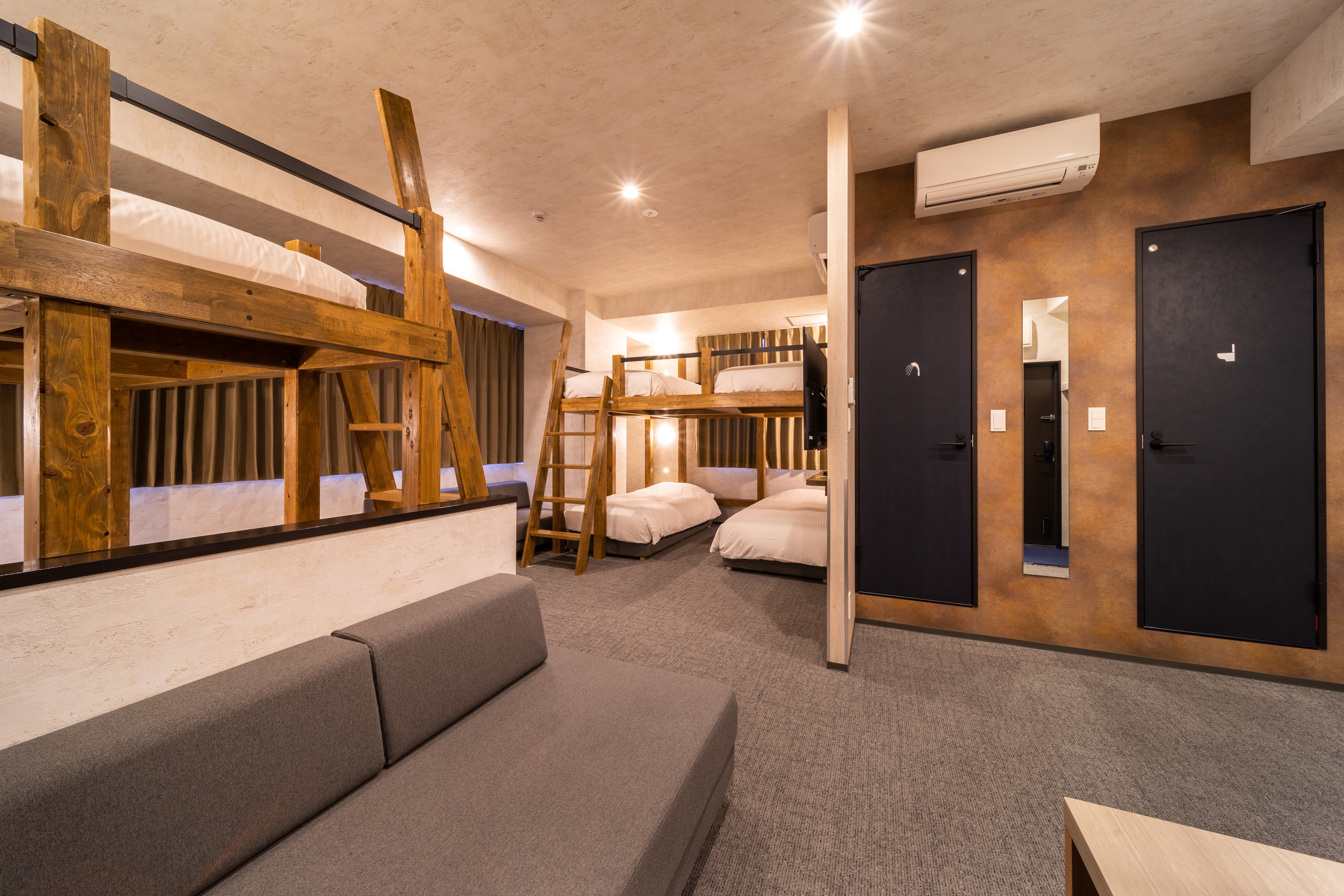 9-person room
