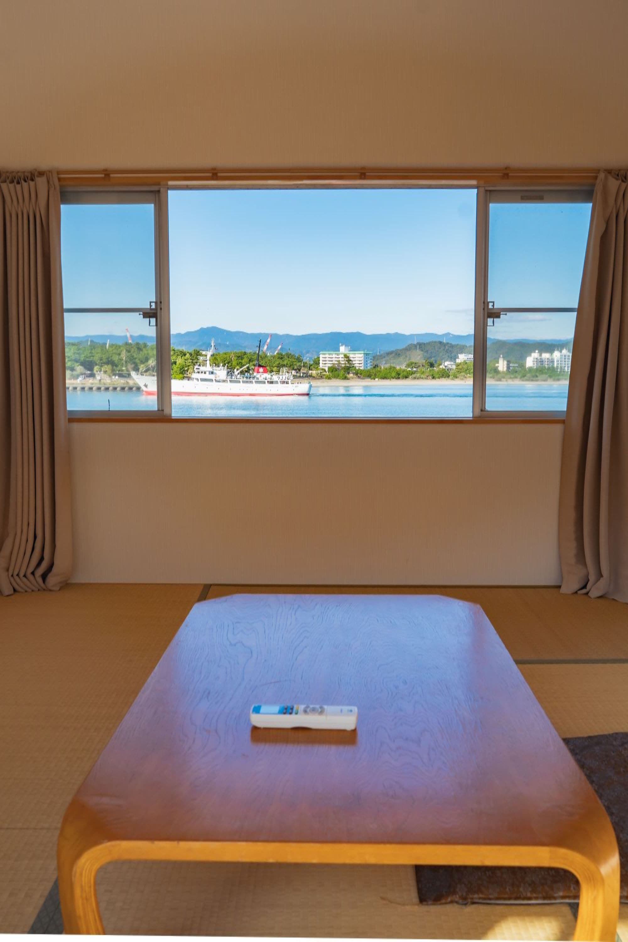 Fresh room with a view of the sea