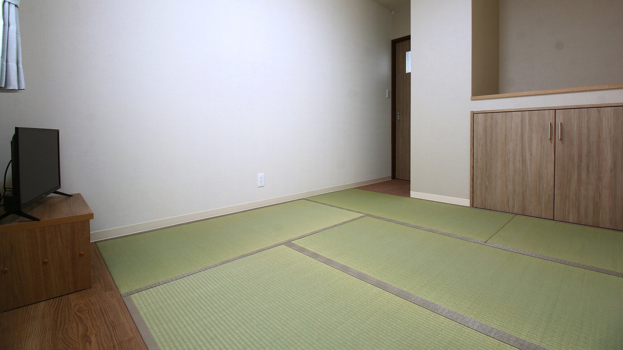[Annex 4.5 tatami mat room] The space at the back right can be used as a luggage rack.